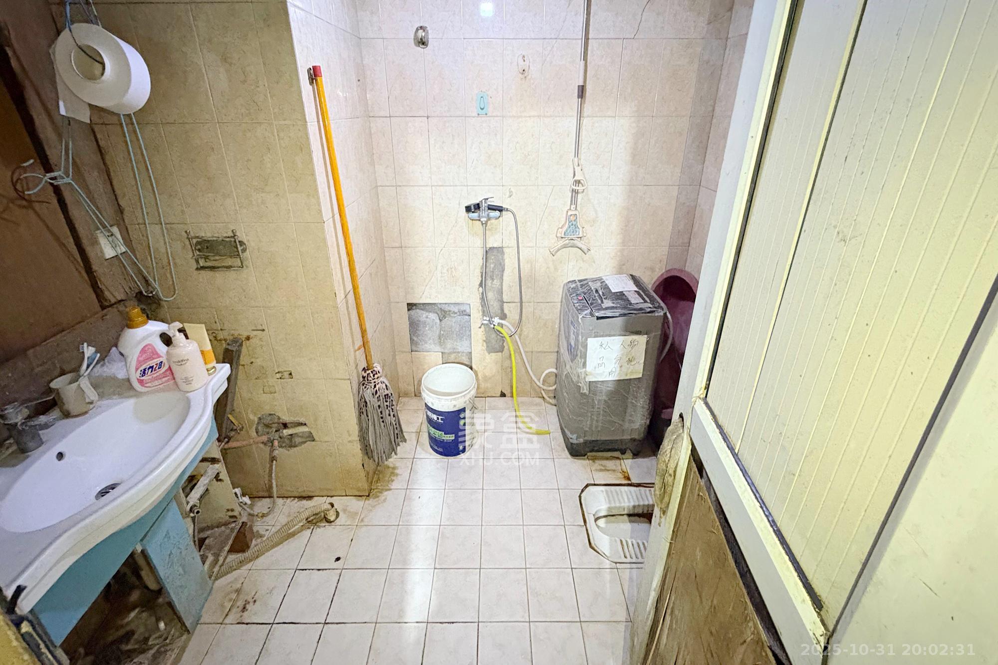 交通银行宿舍(浏城桥)  3室1厅1卫    85.0万 交通银行宿舍(浏城桥)  3室1厅1卫    85.0万卫生间