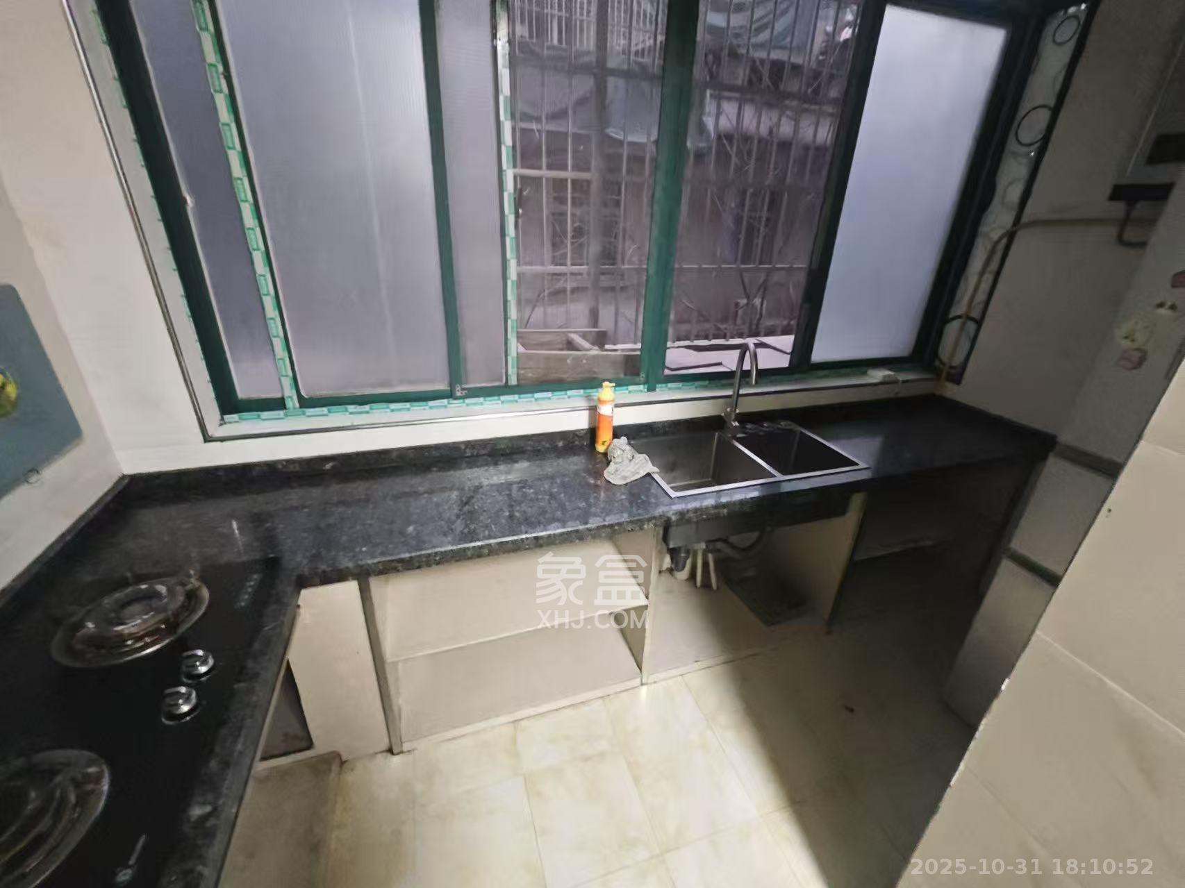 红旗区二片  3室2厅1卫    2100.0元/月室内图