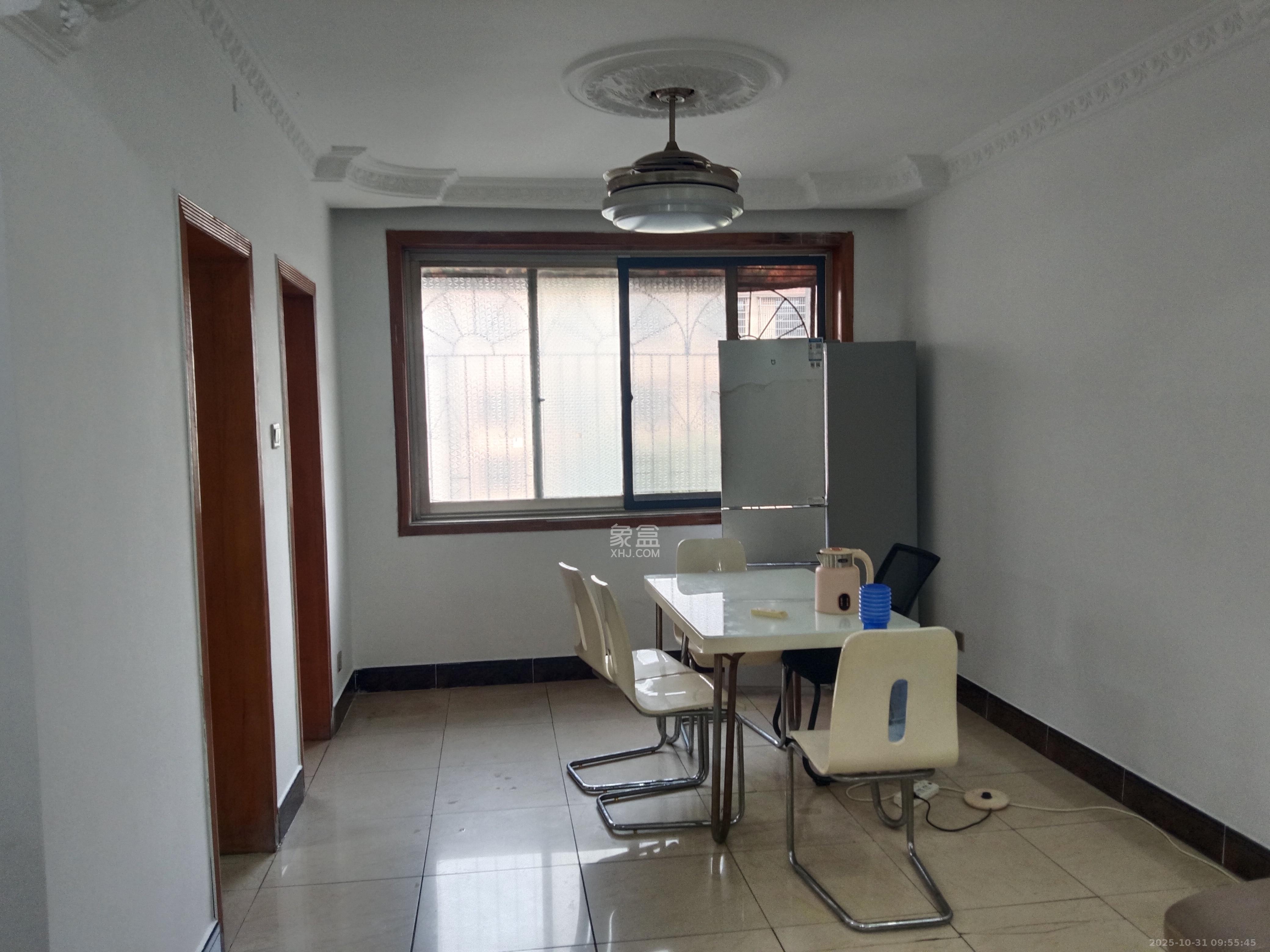 长监宿舍  2室1厅1卫    1400.0元/月 长监宿舍  2室1厅1卫    1400.0元/月室内图