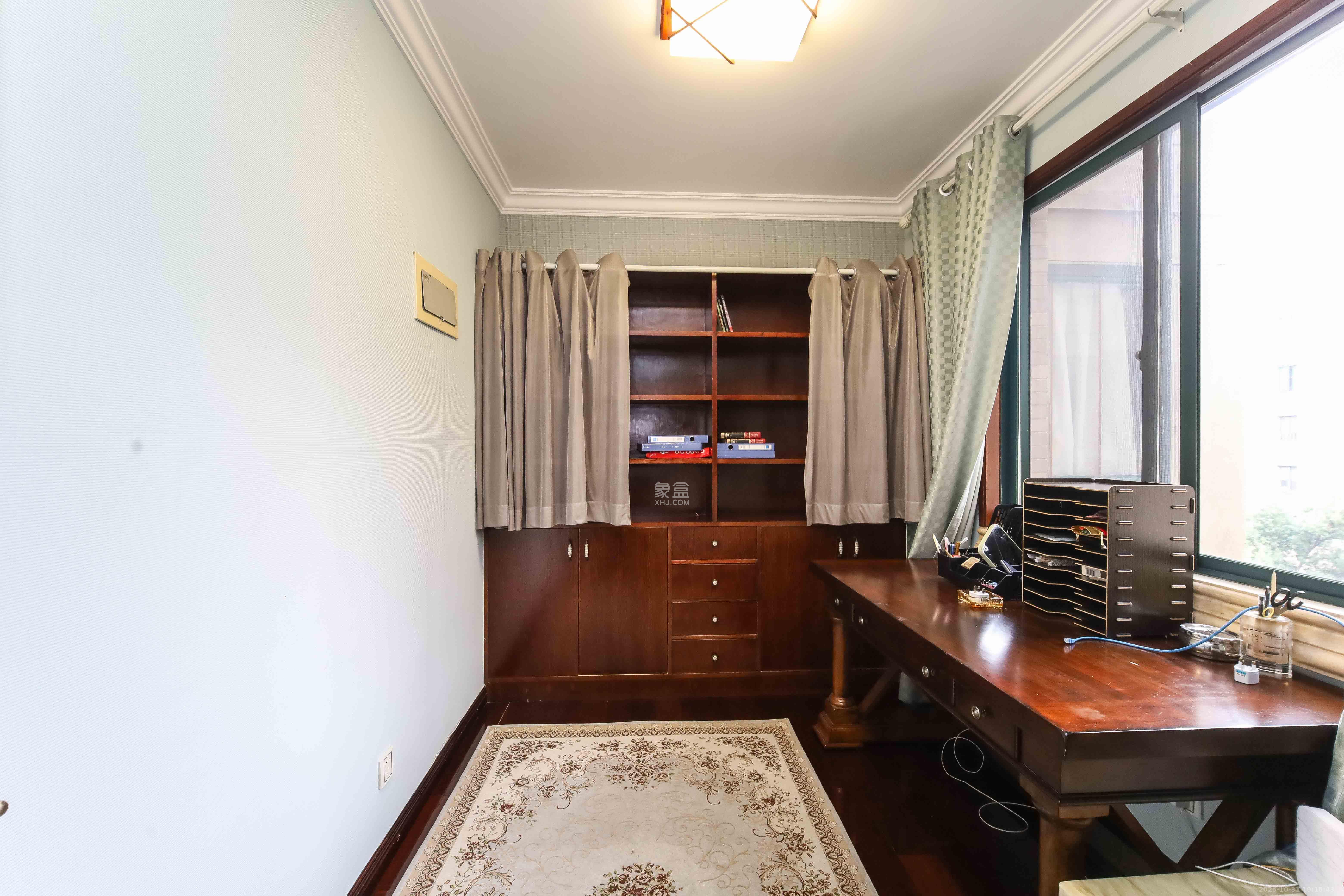 星城世家  4室2厅2卫    223.0万 星城世家  4室2厅2卫    223.0万卧室