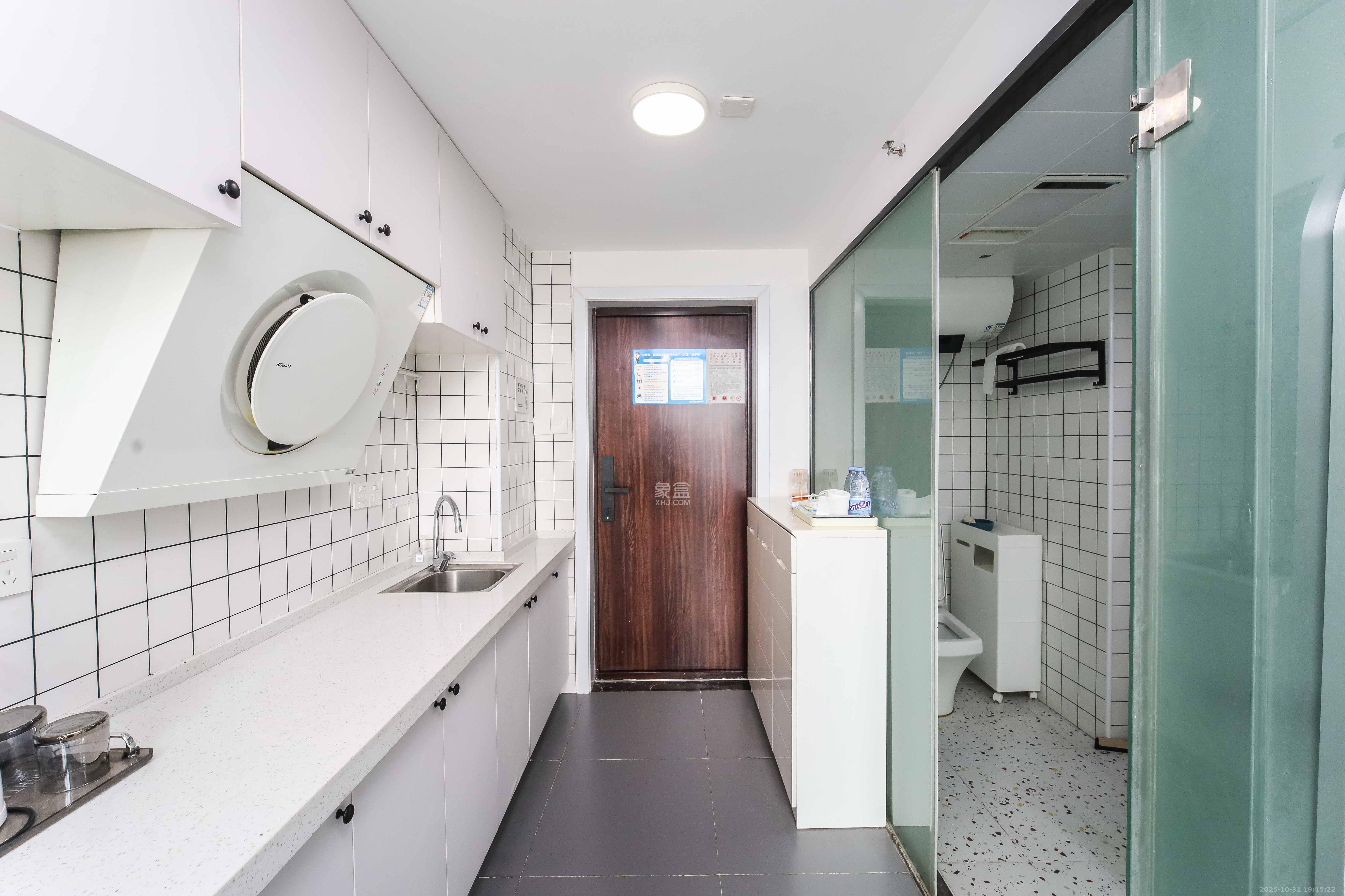 东盈商业广场(华泉城市广场)  1室1厅1卫   50.00万 东盈商业广场(华泉城市广场)  1室1厅1卫   50.00万厨房