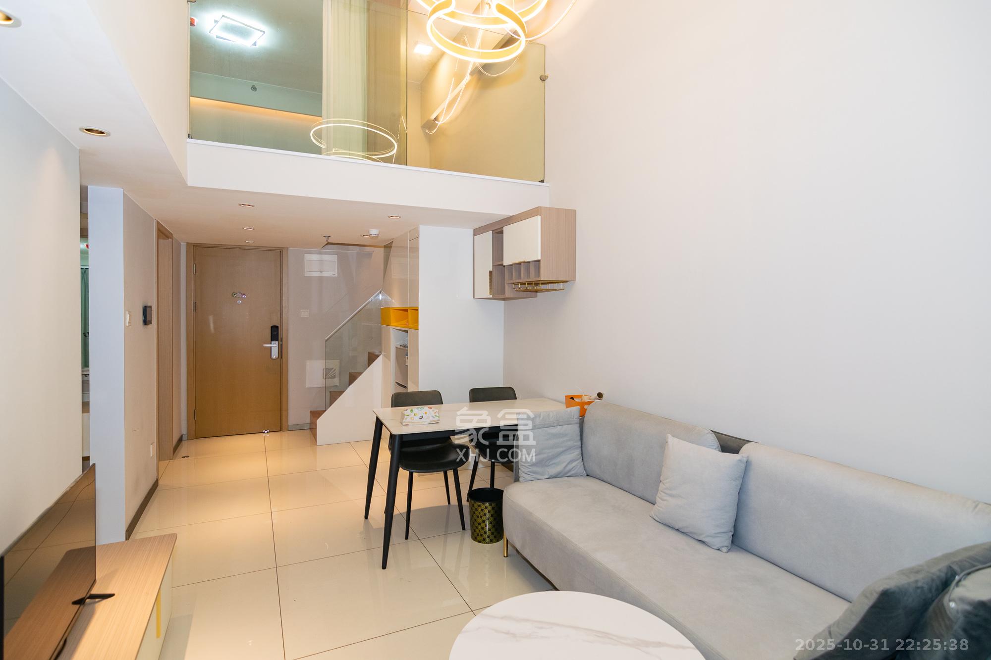 时代年华  3室2厅2卫    40.0万客厅