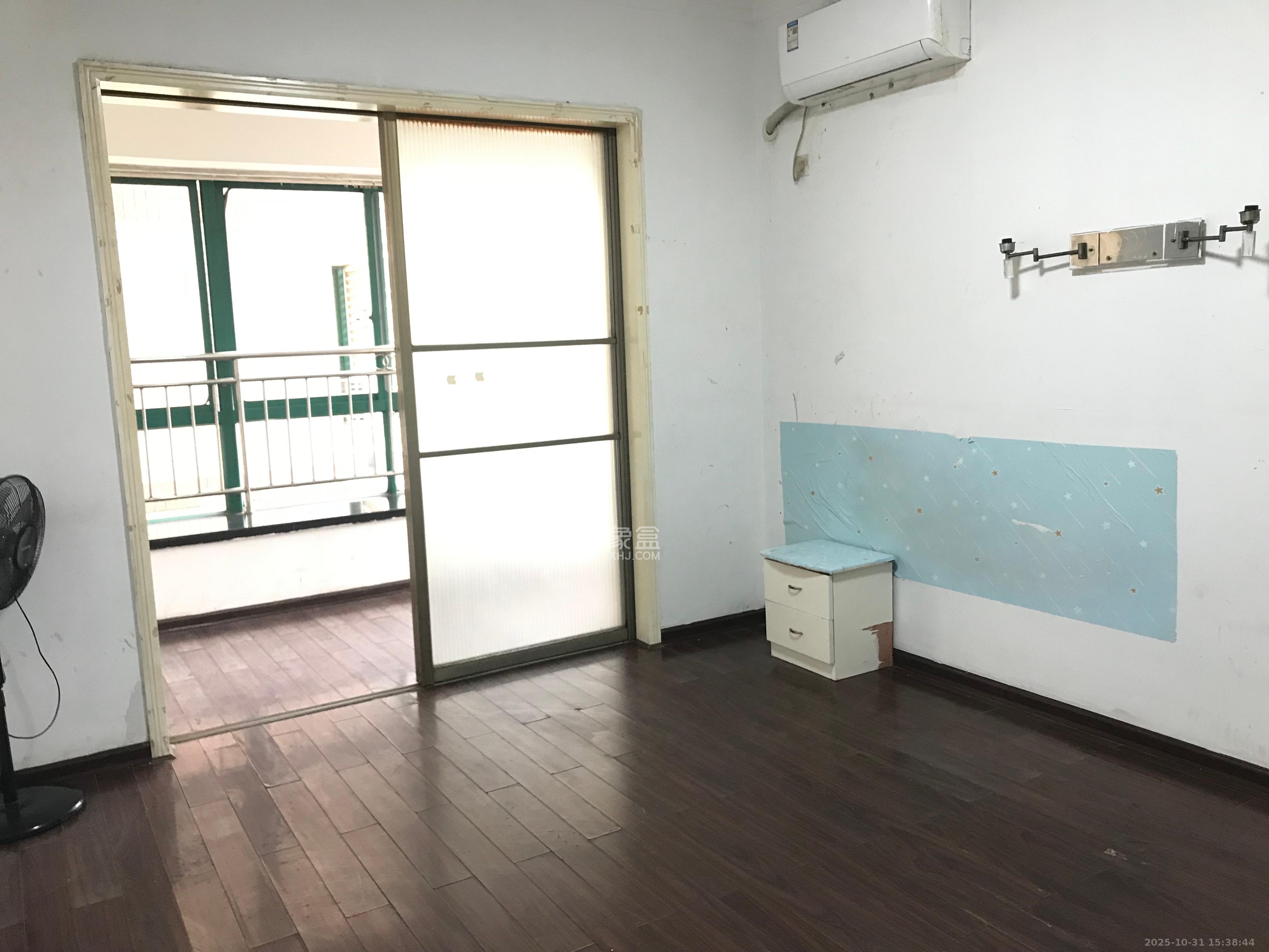 明城公寓  4室2厅2卫    2500.0元/月室内图