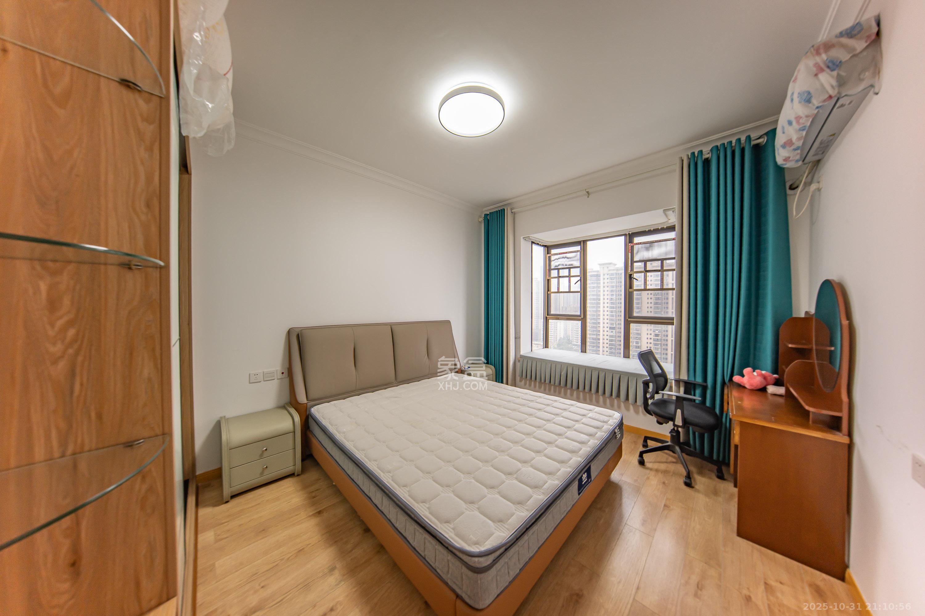 江山帝景哈佛  3室2厅1卫    95.0万卧室