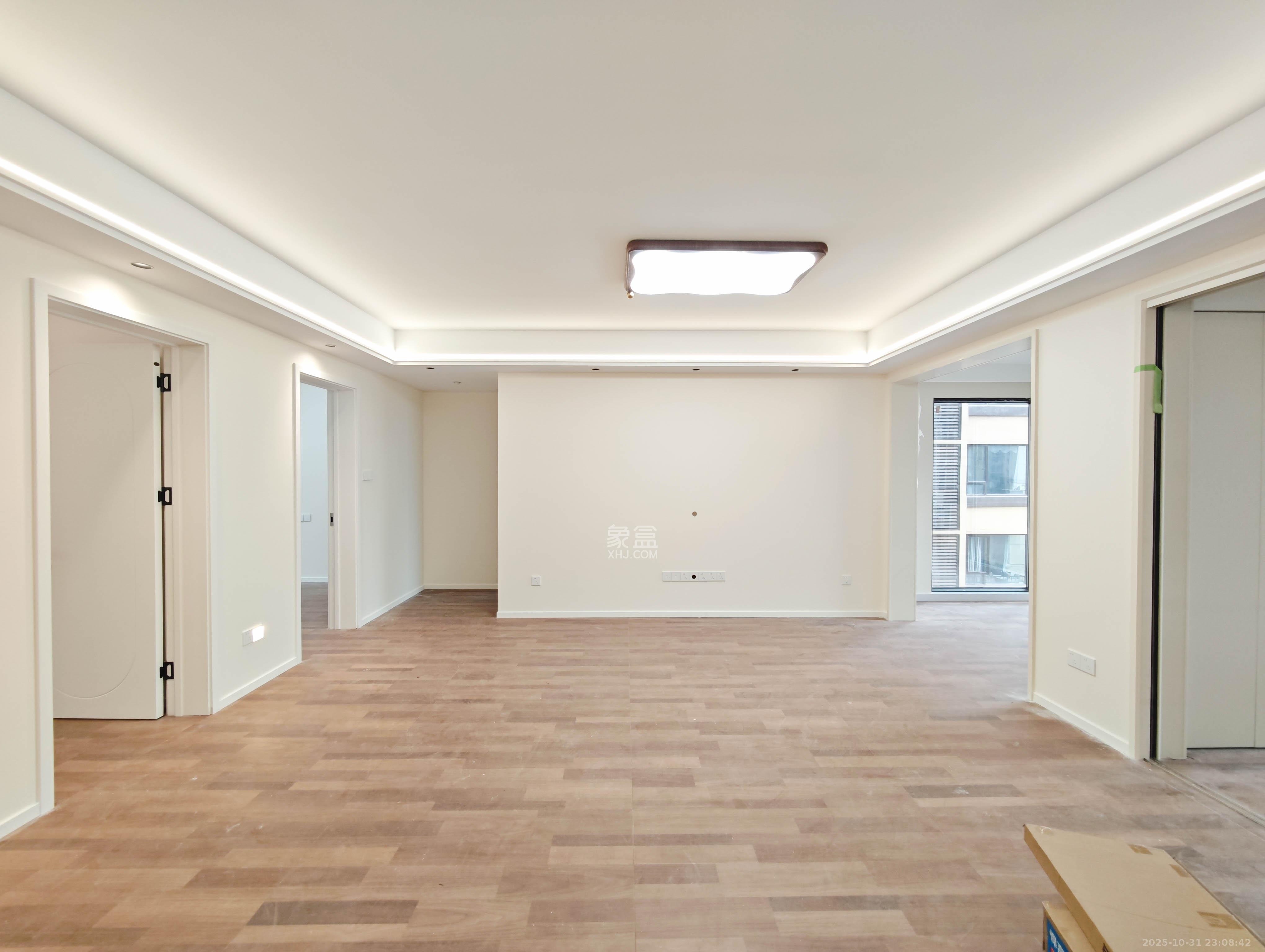 保利城(中航城国际社区、郡原美村) 4室2厅2卫 128.0万 保利城(中航城国际社区、郡原美村) 4室2厅2卫 128.0万客厅