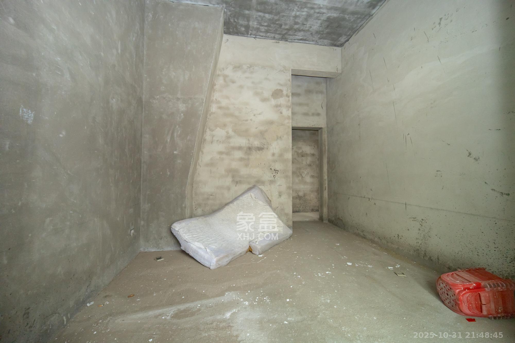 蝴蝶谷  4室2厅2卫    53.0万卧室