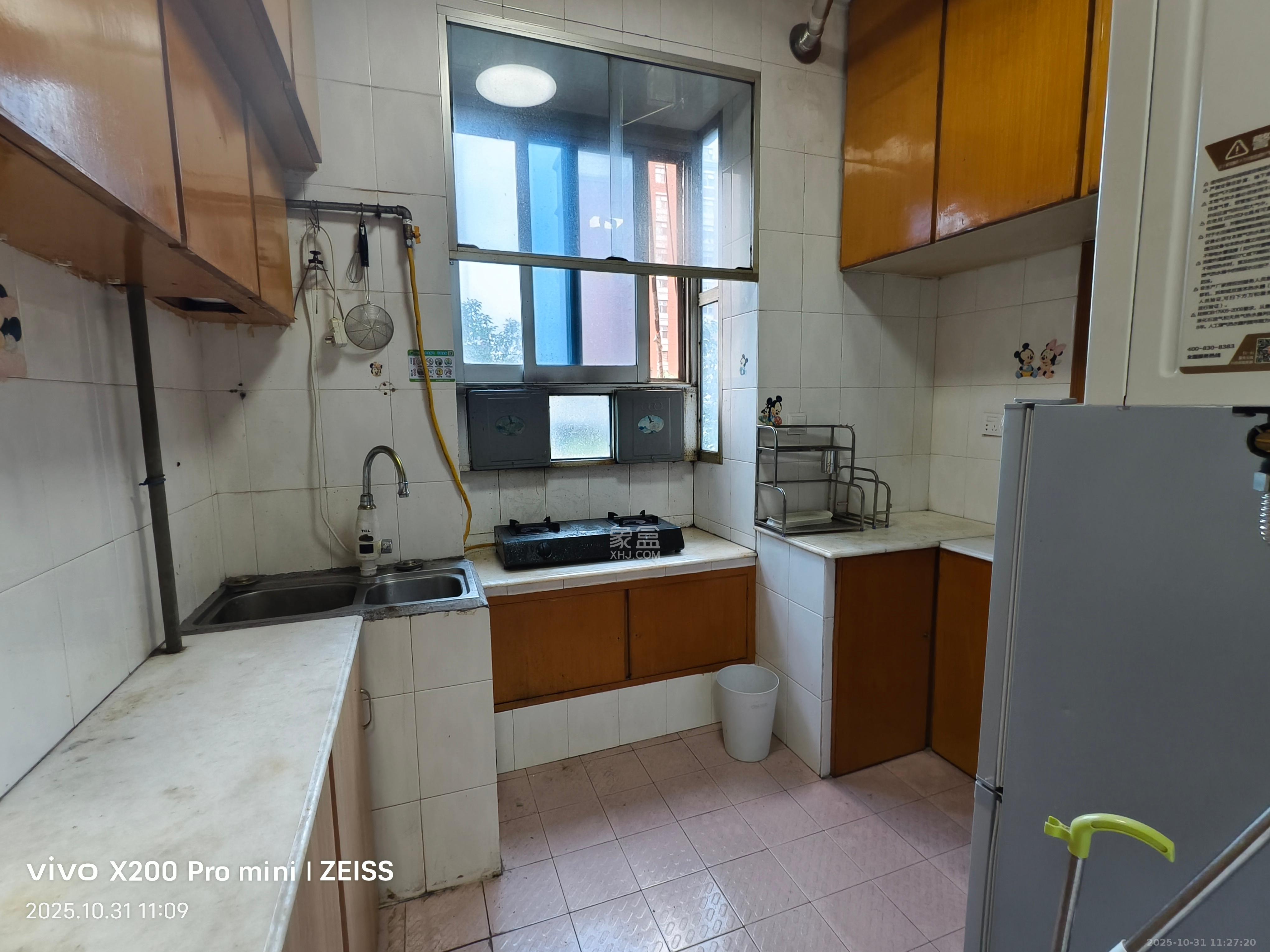 湘雅医院职工宿舍南院  3室1厅1卫    2400.0元/月 湘雅医院职工宿舍南院  3室1厅1卫    2400.0元/月室内图