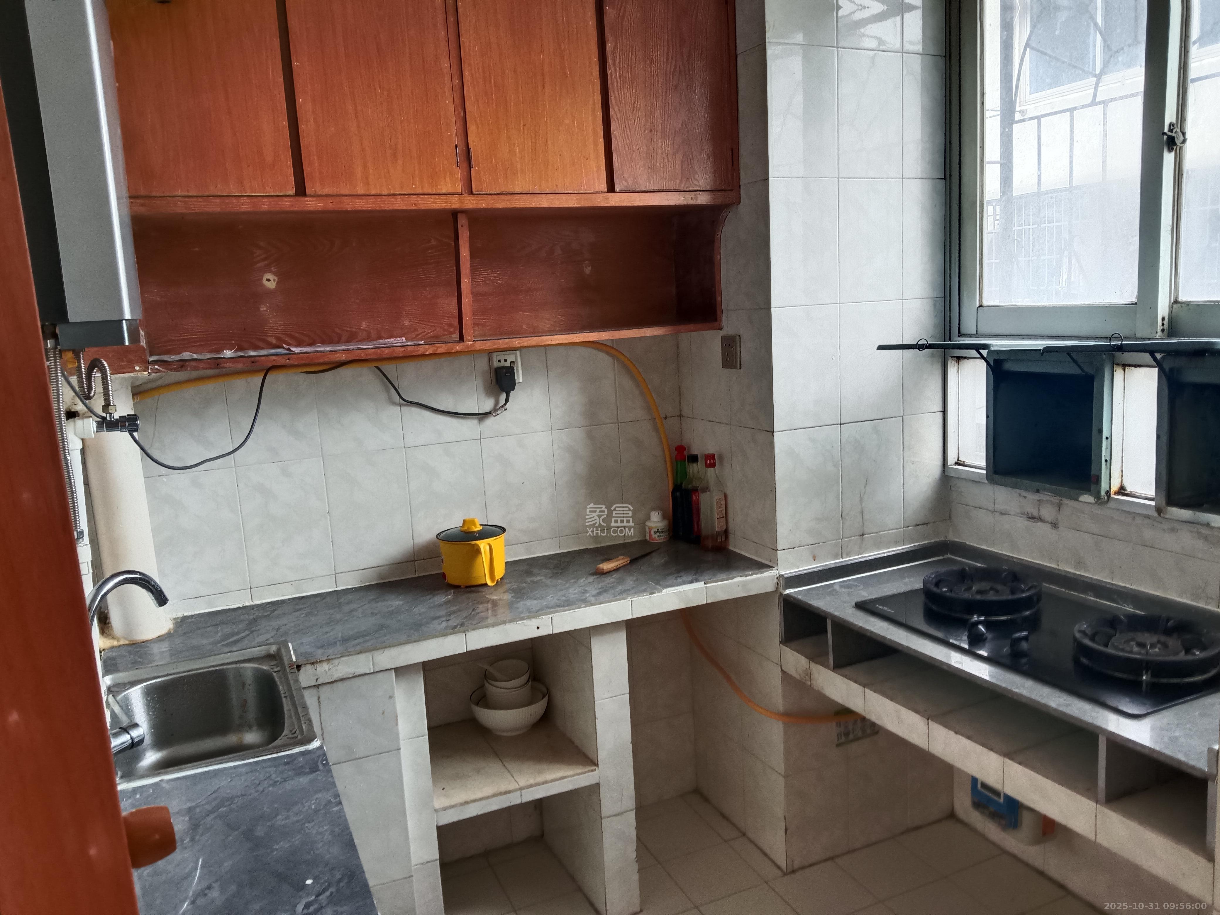 长监宿舍  2室1厅1卫    1400.0元/月 长监宿舍  2室1厅1卫    1400.0元/月室内图