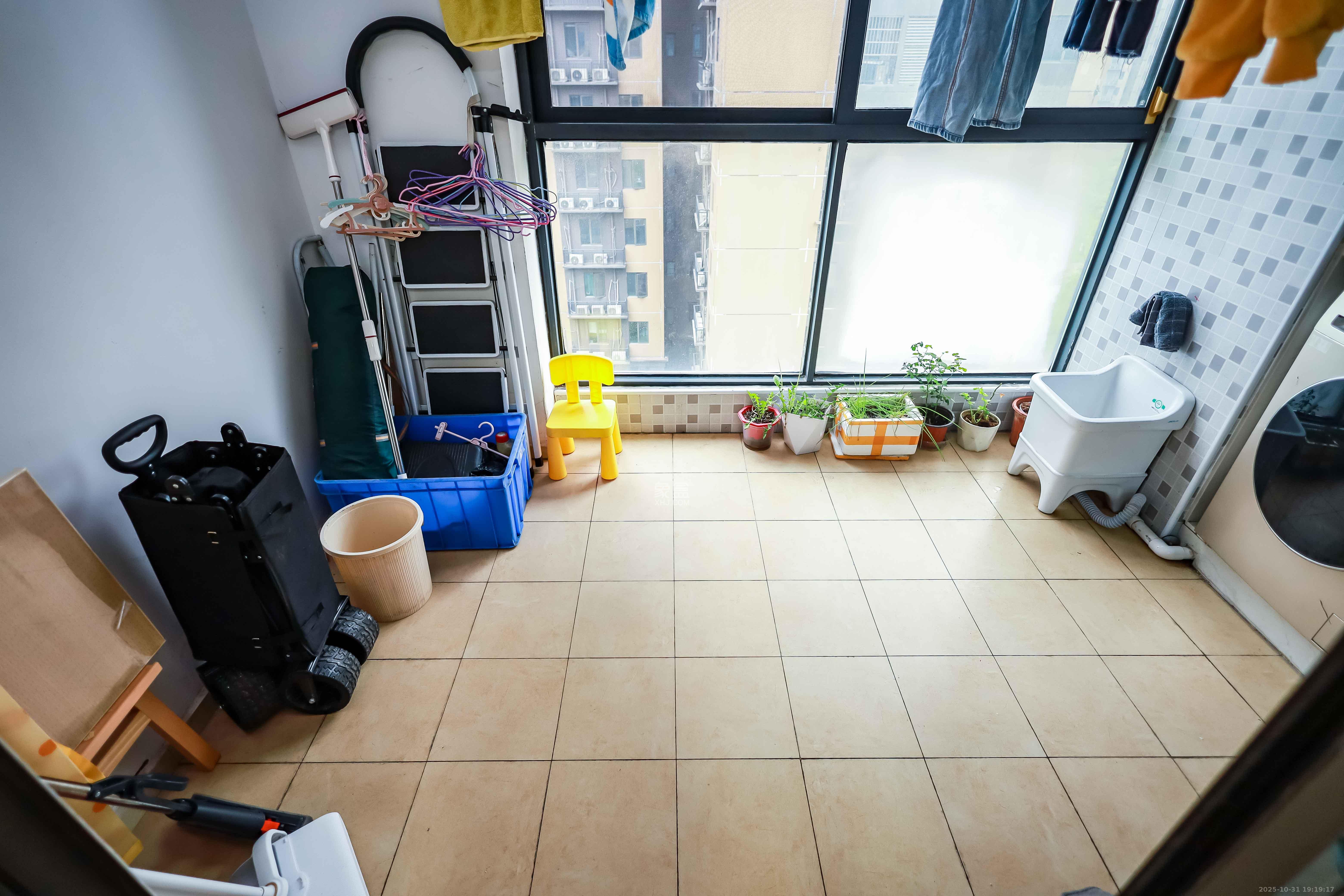 麓谷小镇  3室2厅1卫    58.8万阳台