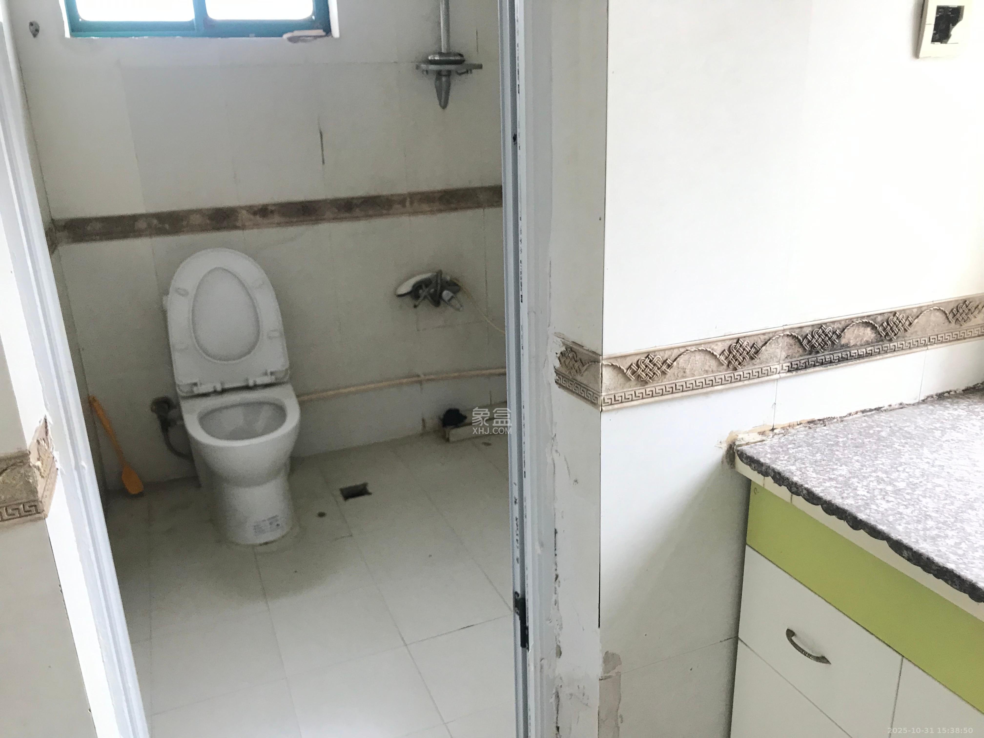 明城公寓  4室2厅2卫    2500.0元/月室内图