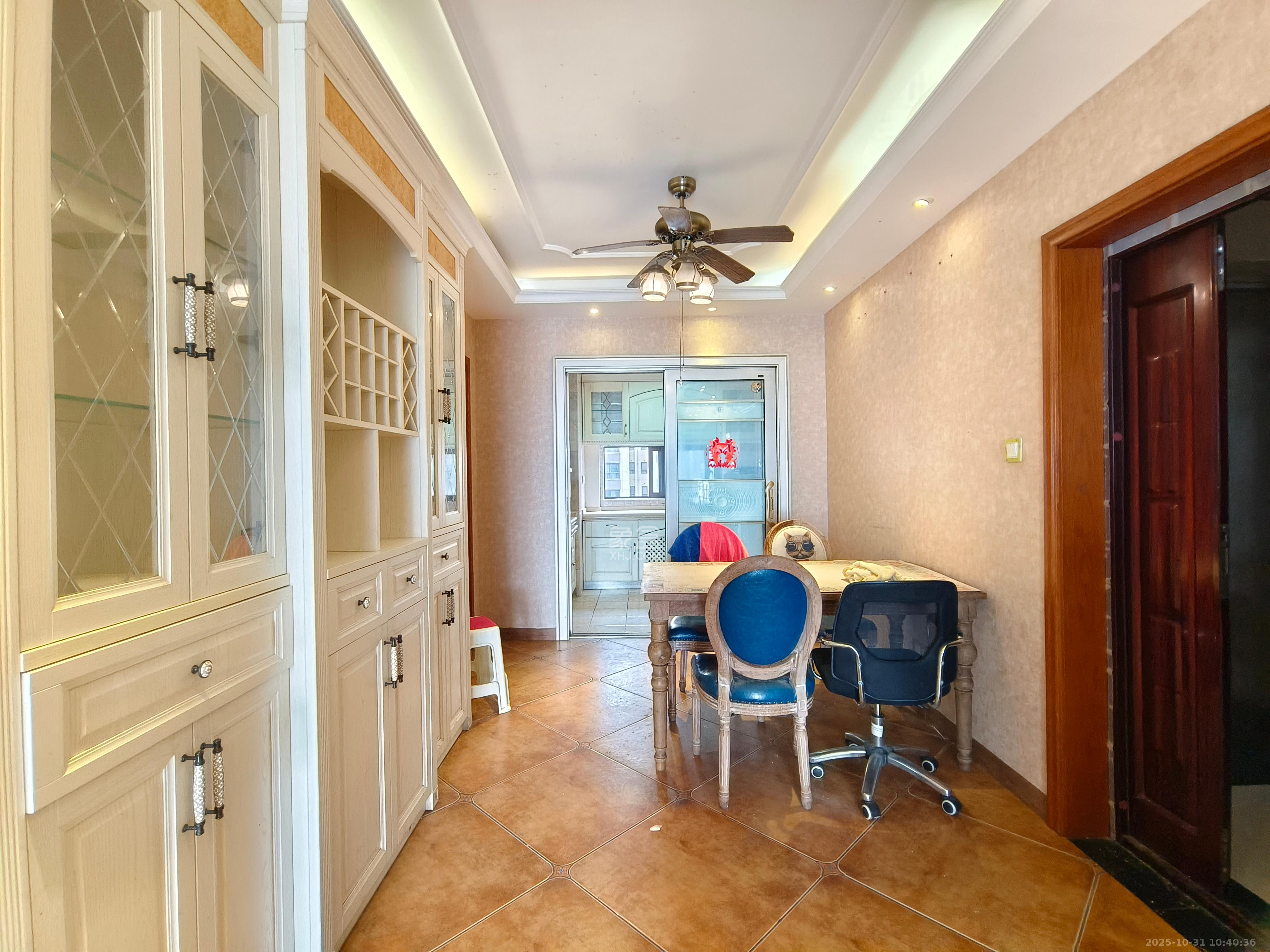 绿地中央广场  3室2厅1卫    3000.0元/月 绿地中央广场  3室2厅1卫    3000.0元/月室内图