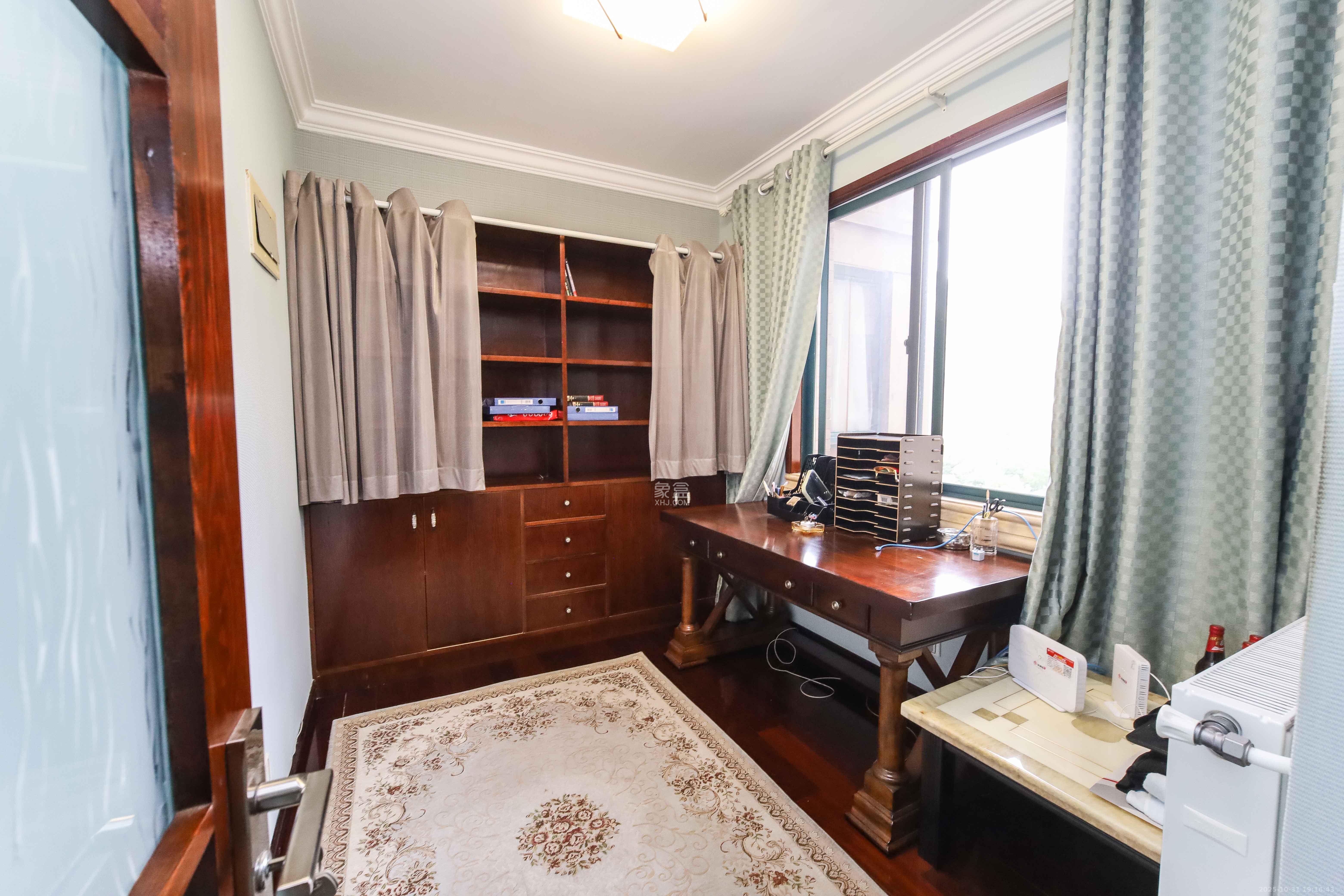 星城世家  4室2厅2卫    223.0万 星城世家  4室2厅2卫    223.0万卧室