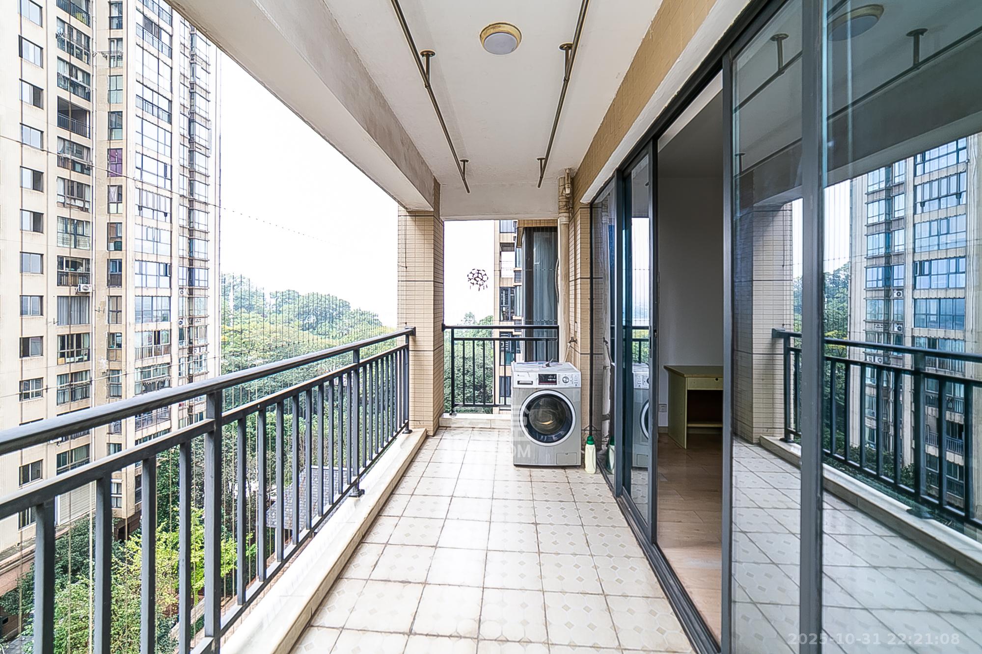 金域南外滩（望江佳园）  1室2厅3卫    266.0万阳台