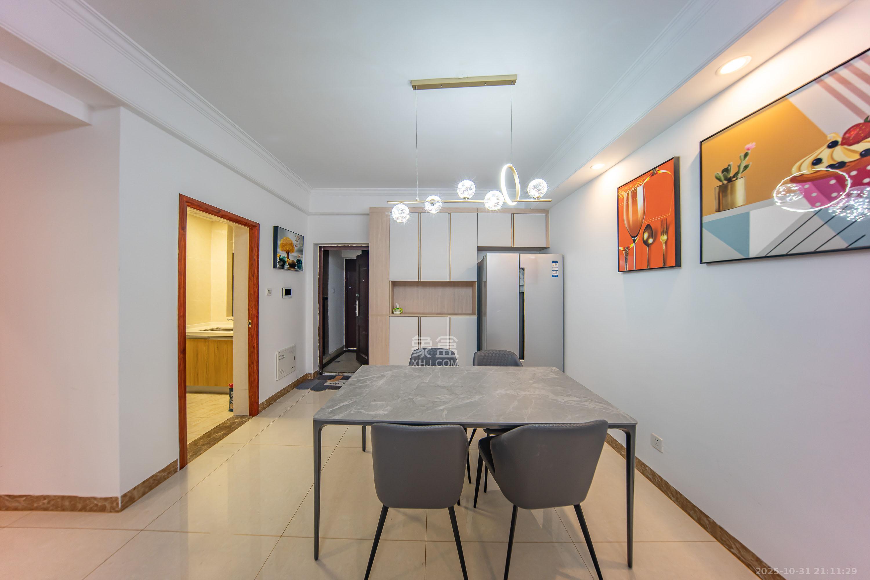 江山帝景哈佛  2室2厅1卫    98.0万客厅