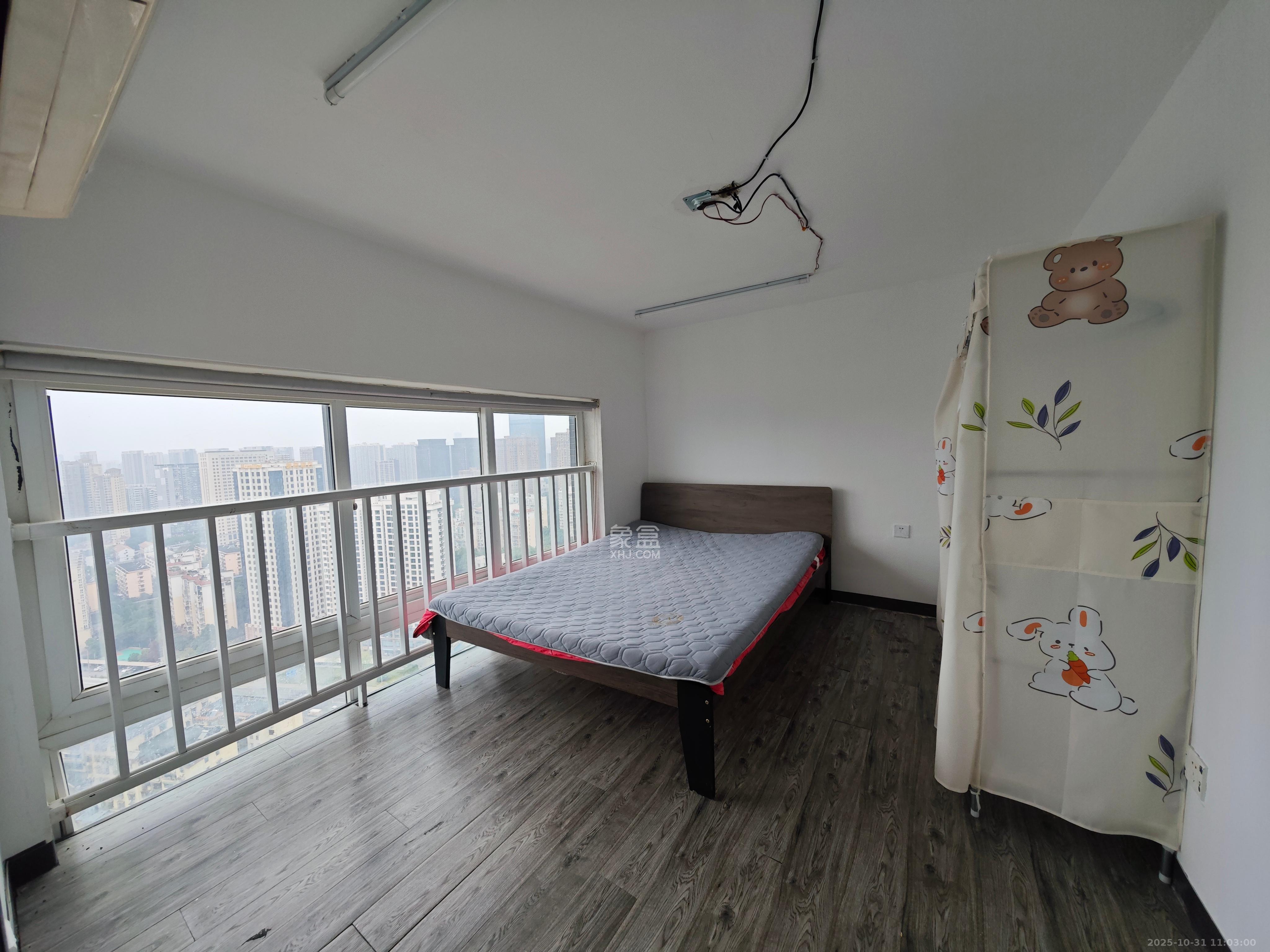 他城（天鸿时代公寓）  4室2厅2卫    2000.0元/月室内图