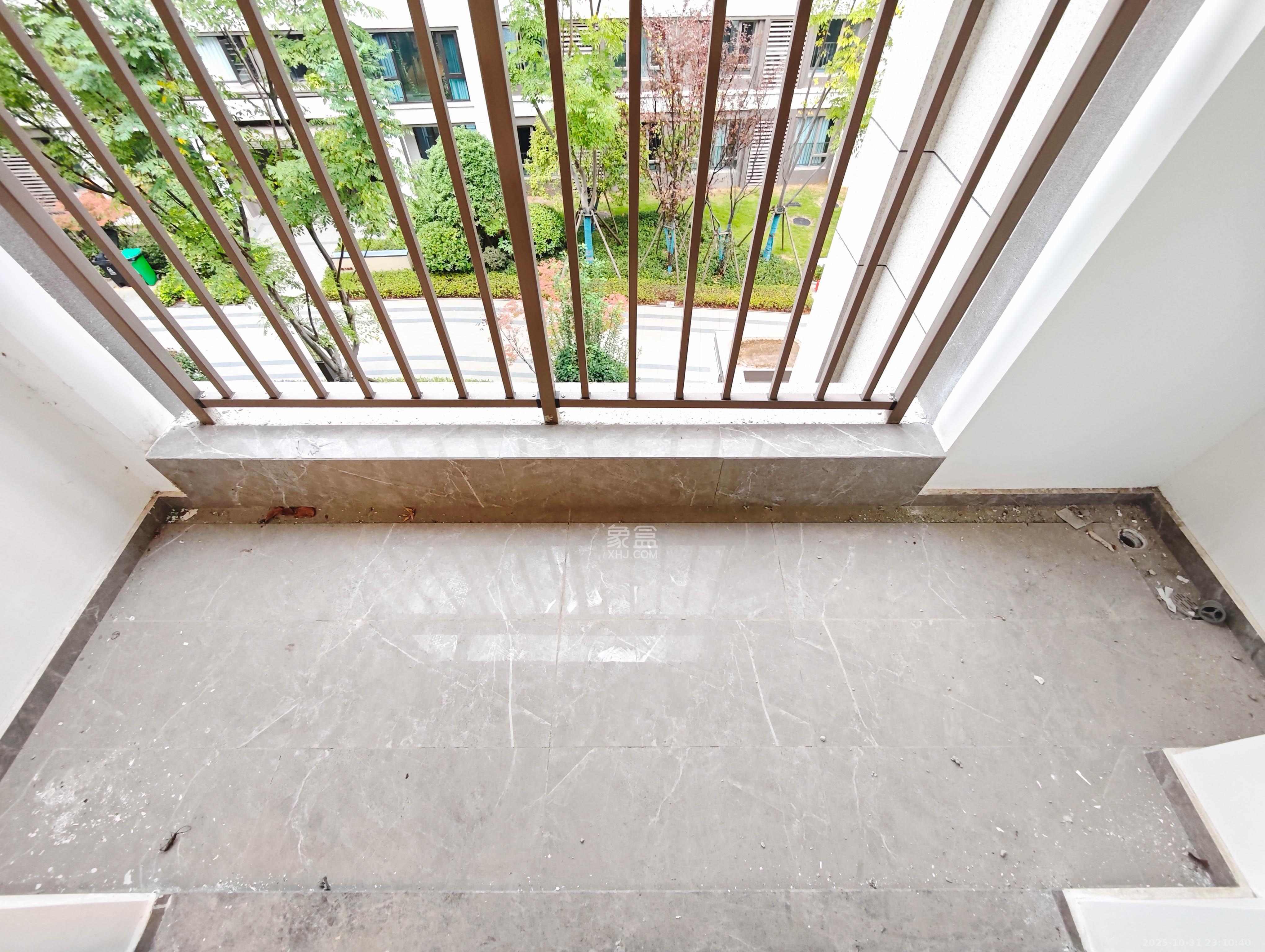 弘阳阳光城天宸府 4室2厅2卫 195.0万 弘阳阳光城天宸府 4室2厅2卫 195.0万阳台