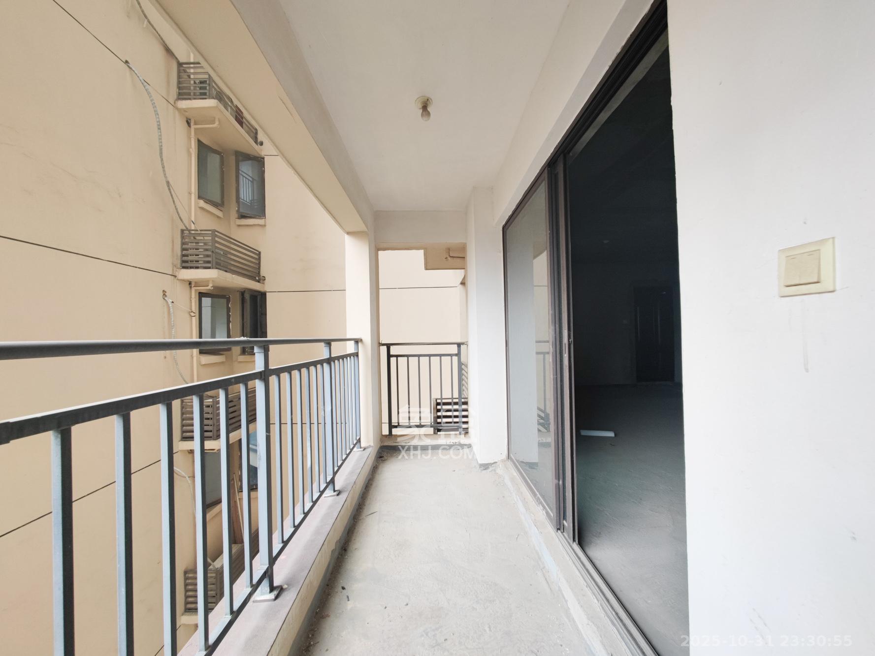 合能枫丹丽舍（柏悦名苑)  4室2厅2卫    125.0万阳台