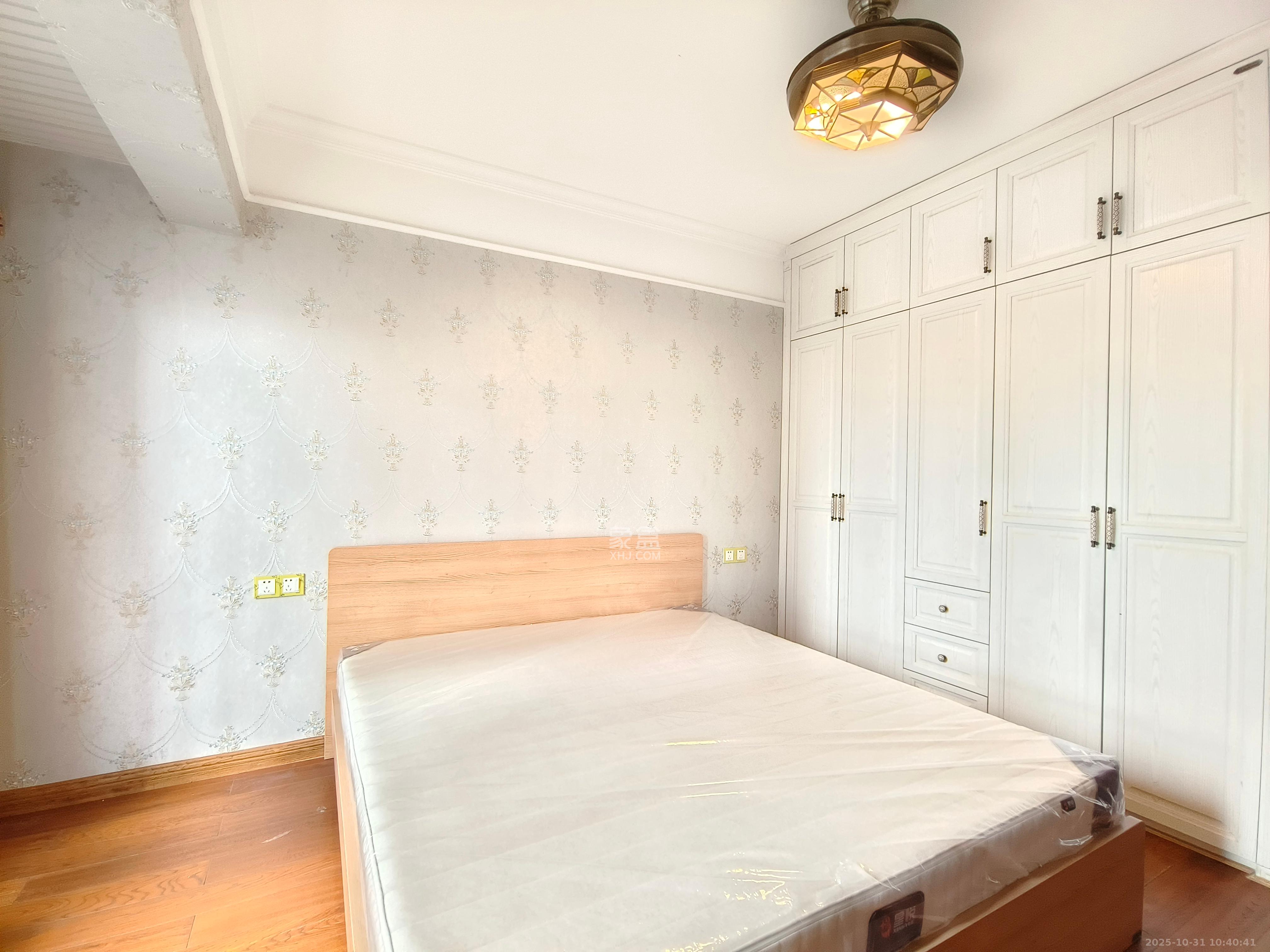 绿地中央广场  3室2厅1卫    3000.0元/月室内图