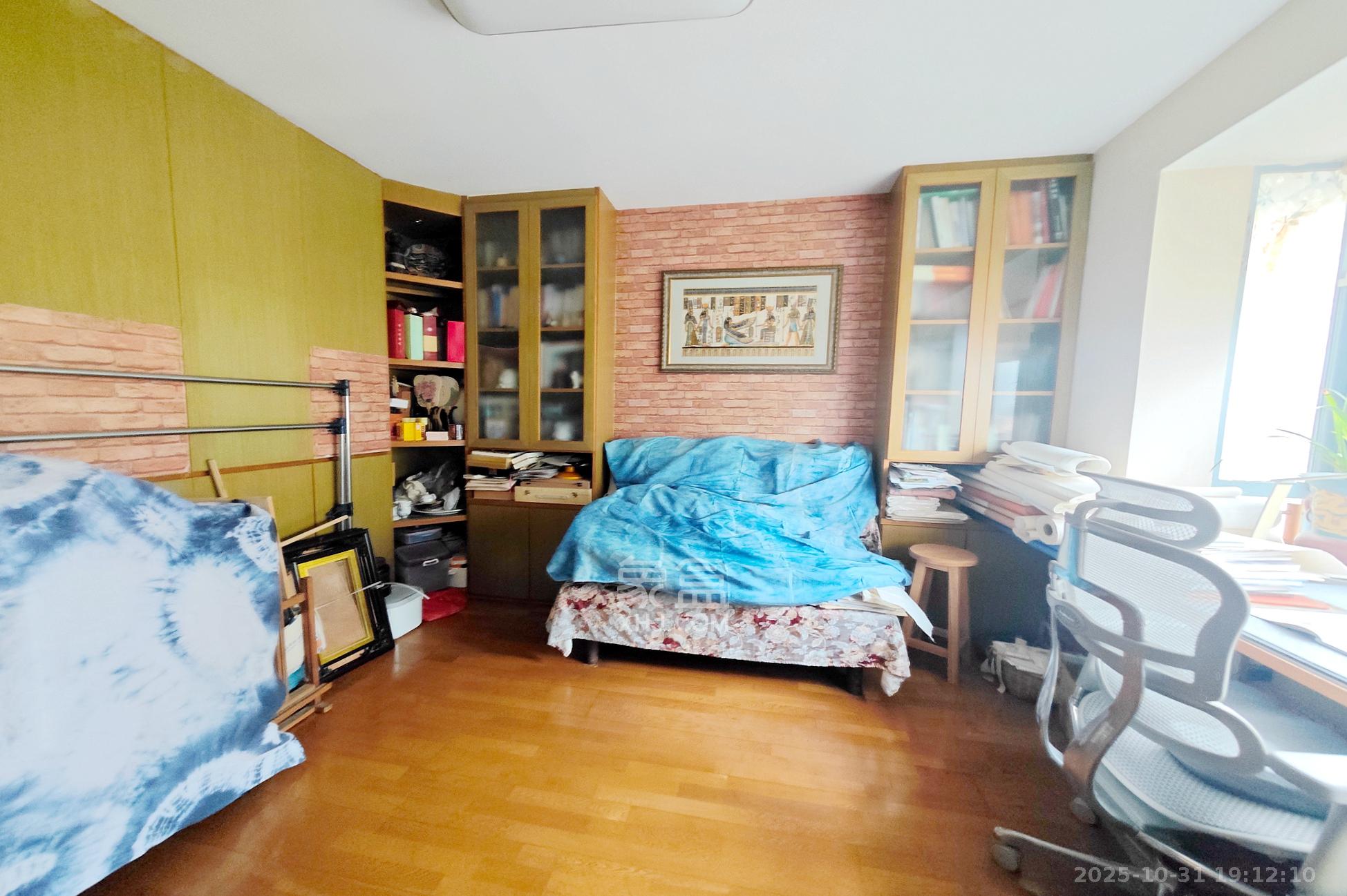 书香名邸  4室2厅2卫    168.0万 书香名邸  4室2厅2卫    168.0万卧室