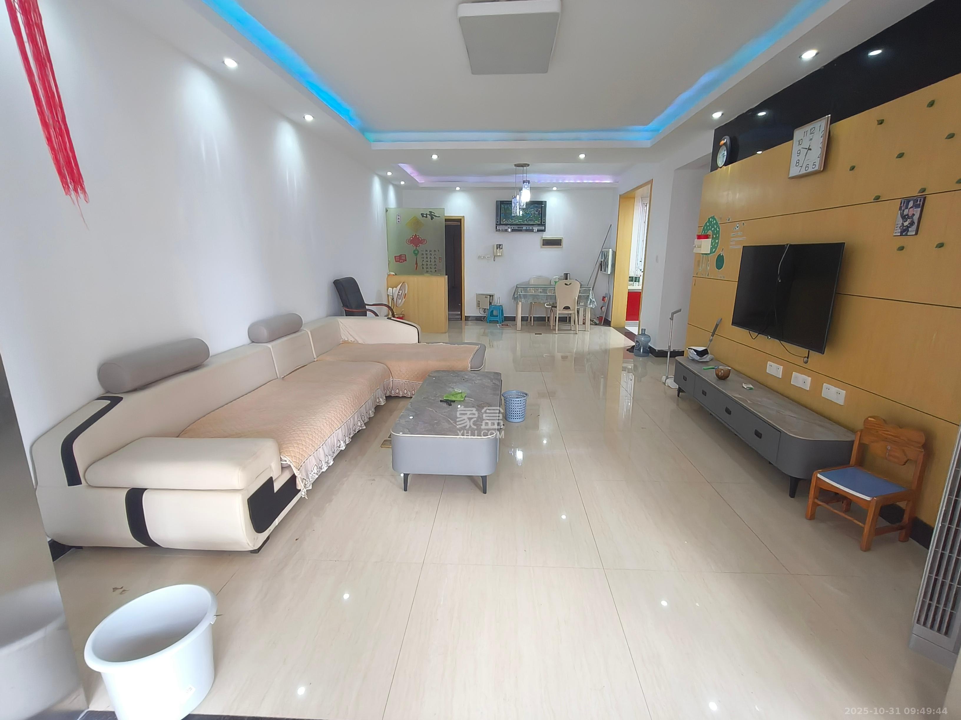 明天一城  3室2厅1卫    1700.0元/月室内图