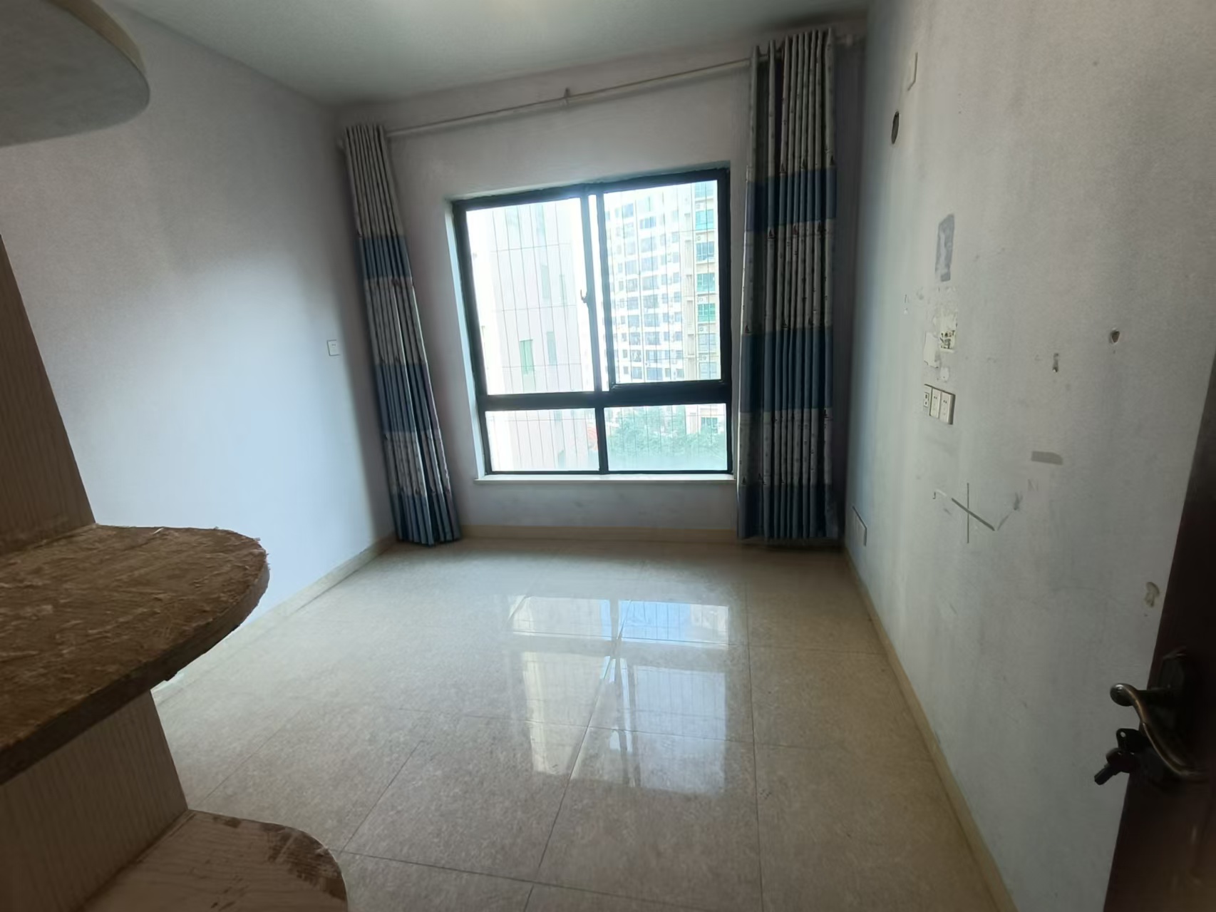 江畔人家  3室2厅2卫    2800.0元/月 江畔人家  3室2厅2卫    2800.0元/月室内图