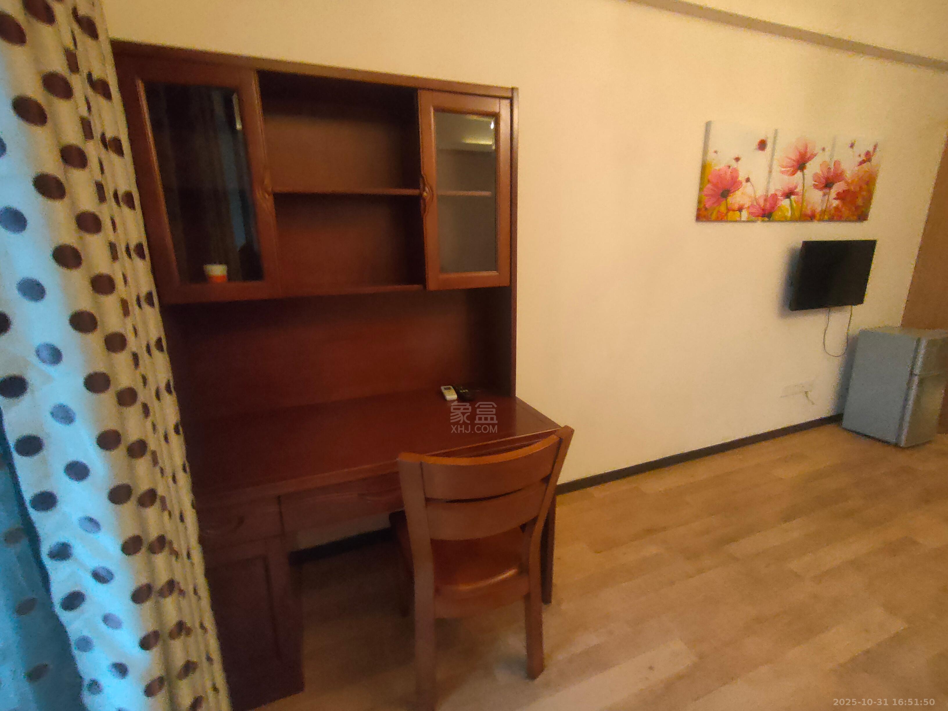 中泰财富湘江  1室1厅1卫    1300.0元/月