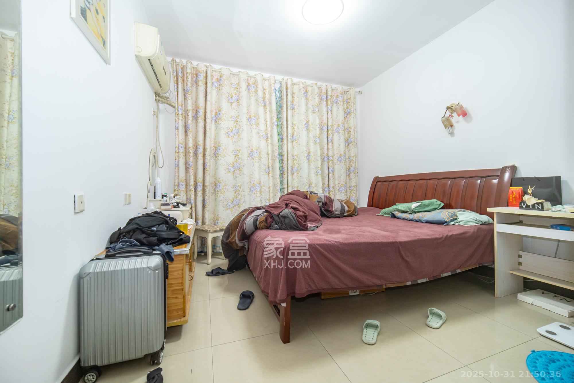 中南汽车世界  2室2厅1卫    35.0万卧室