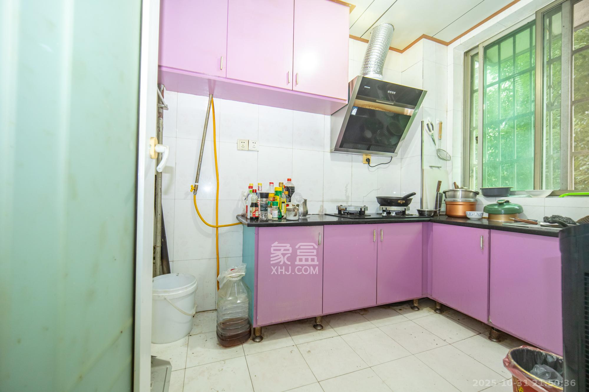 中南汽车世界  2室2厅1卫    35.0万厨房