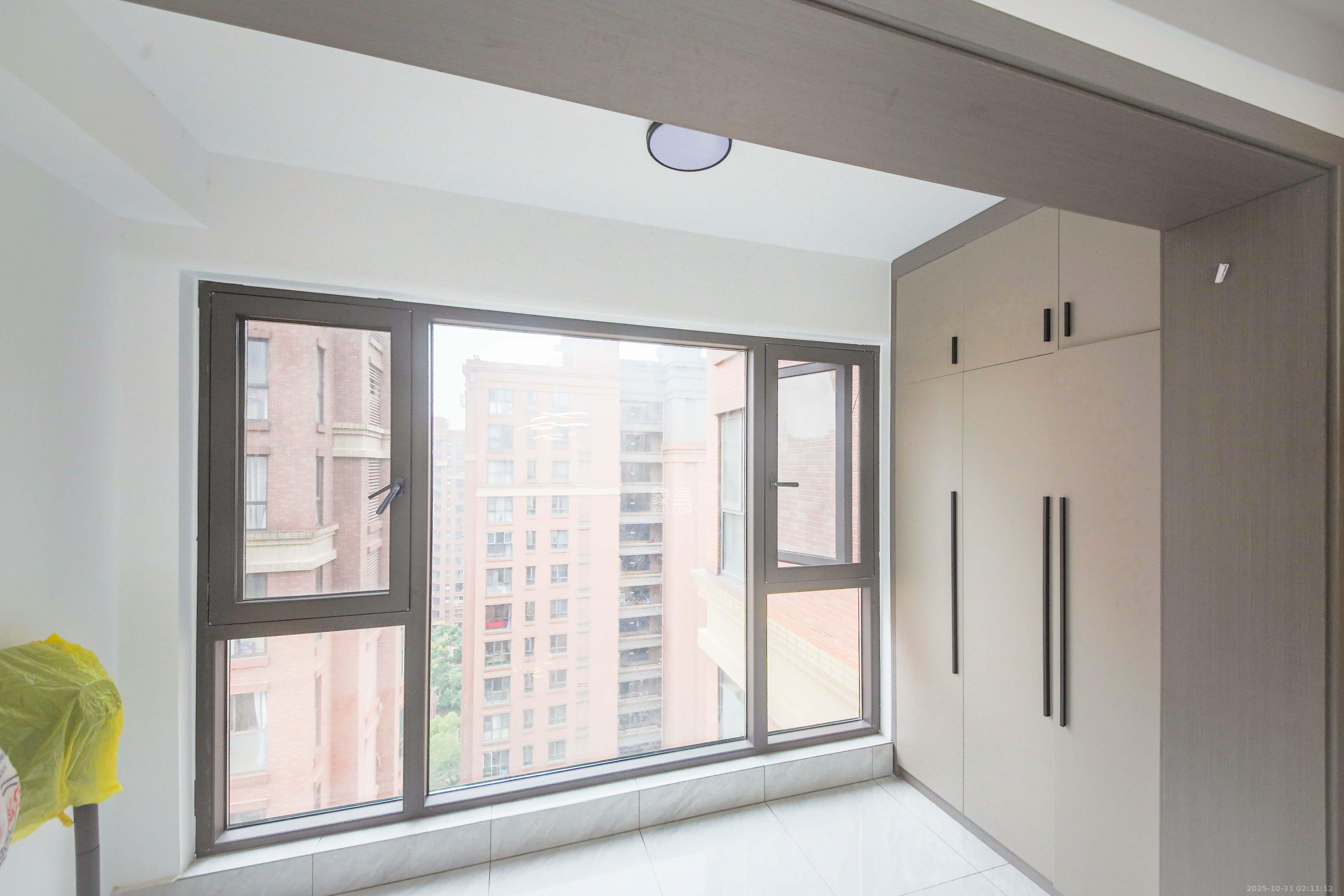 润屋美院  4室2厅2卫    140.0万阳台