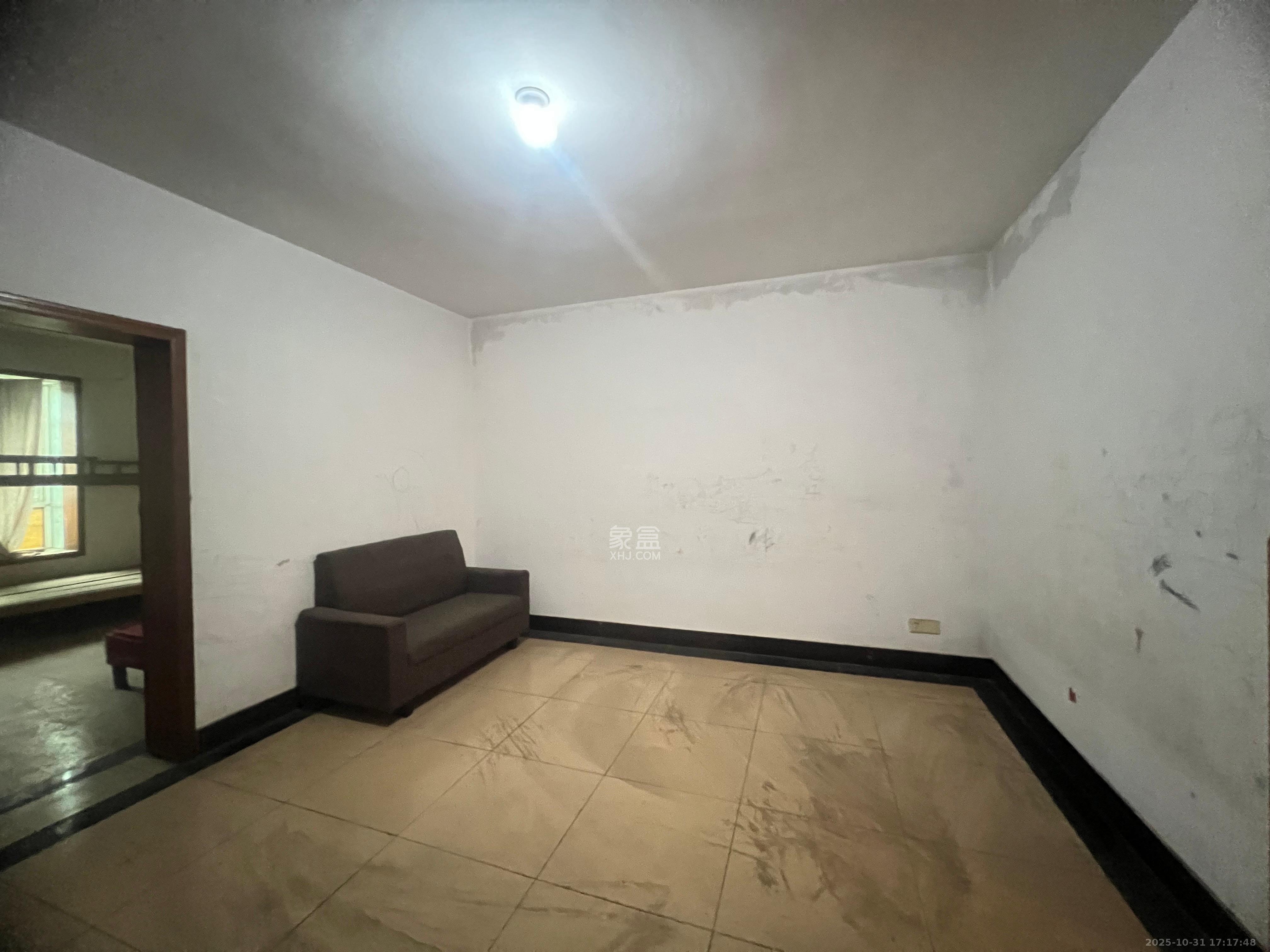 中南汽车世界 2室2厅1卫 1200.0元/月 中南汽车世界 2室2厅1卫 1200.0元/月室内图