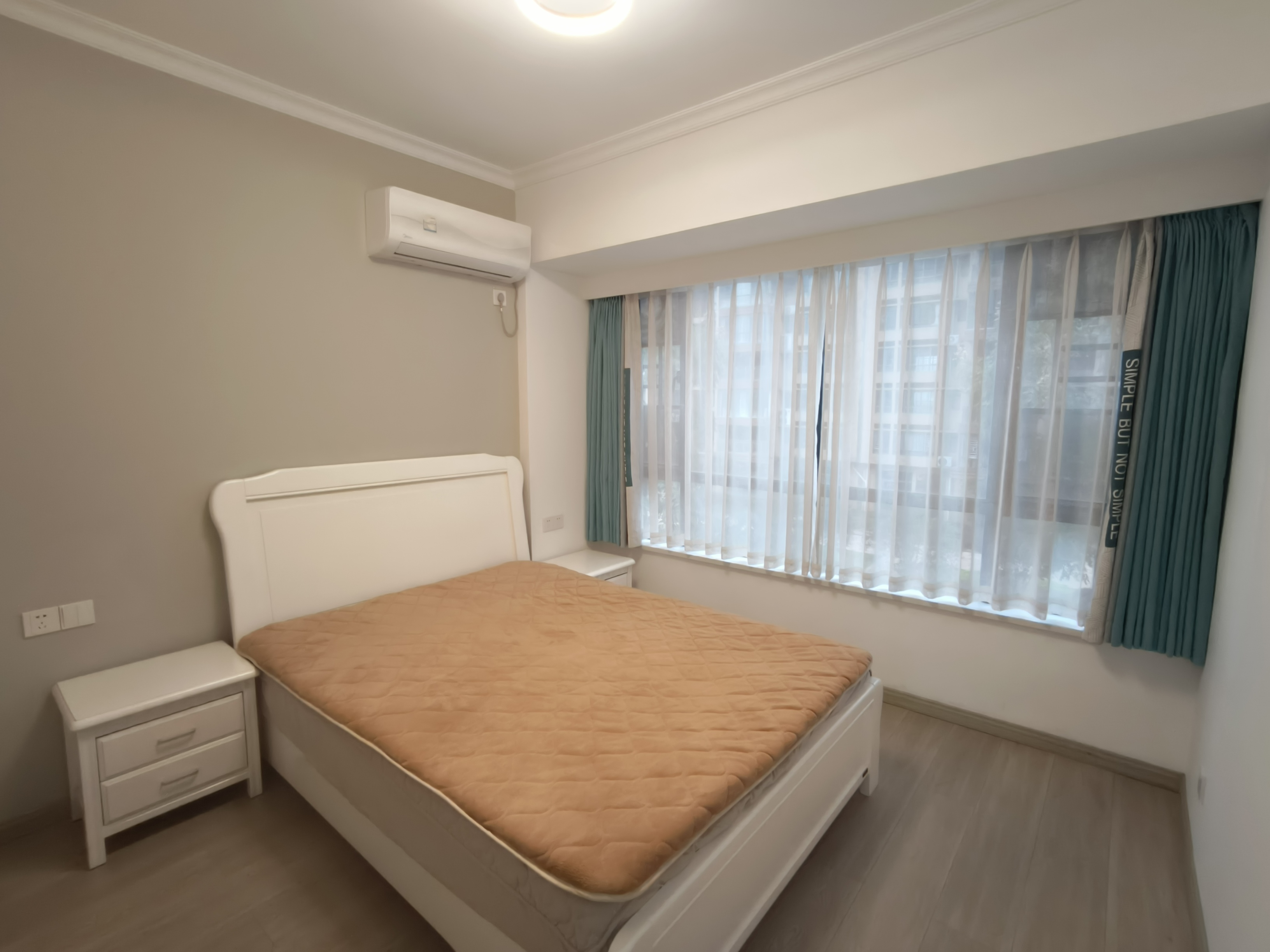 珠江愉景南苑（一、二、三、四期）  3室2厅2卫    2400.0元/月室内图