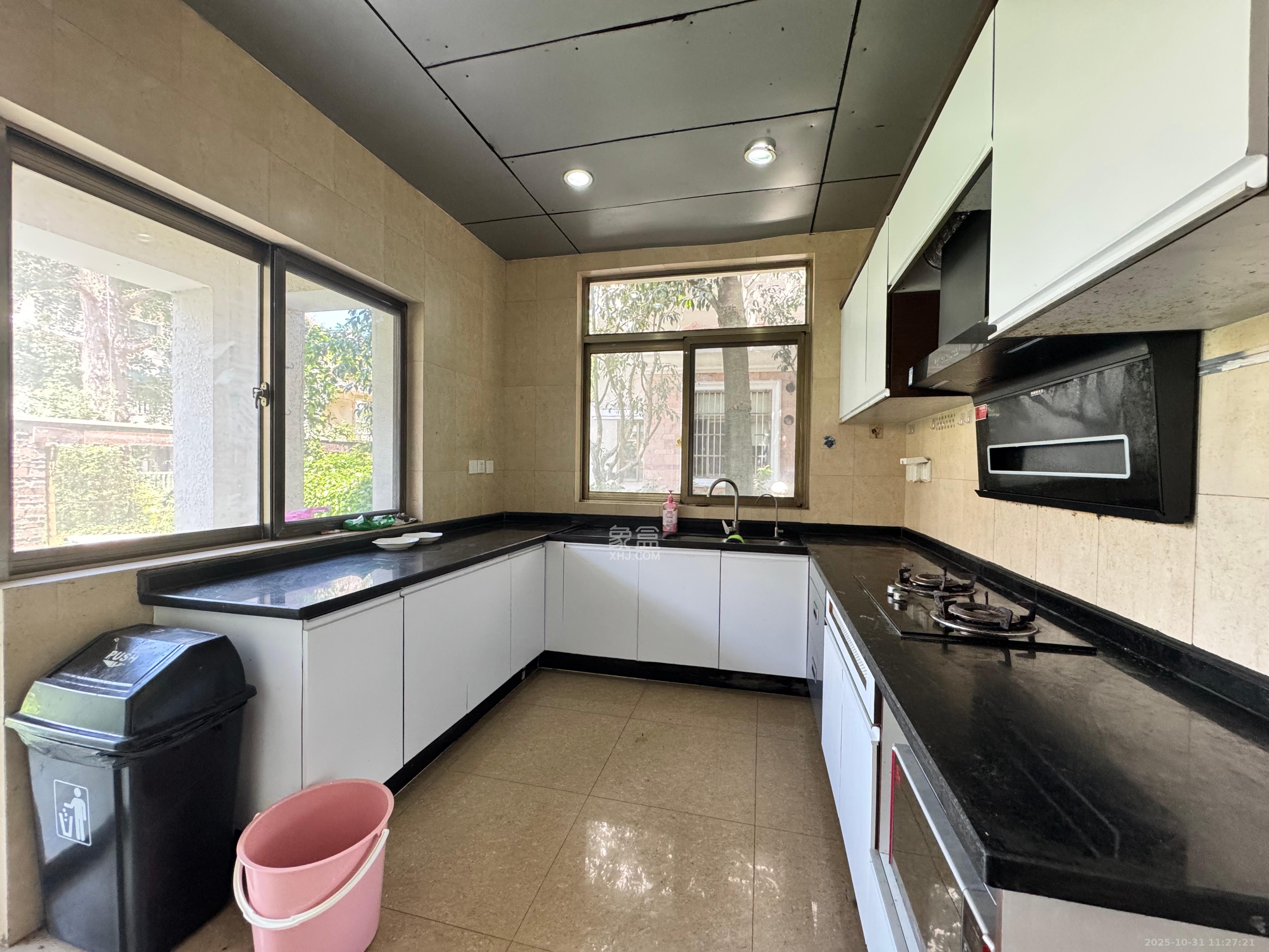 碧桂园威尼斯城 6室2厅1卫 10800.0元/月 碧桂园威尼斯城 6室2厅1卫 10800.0元/月室内图