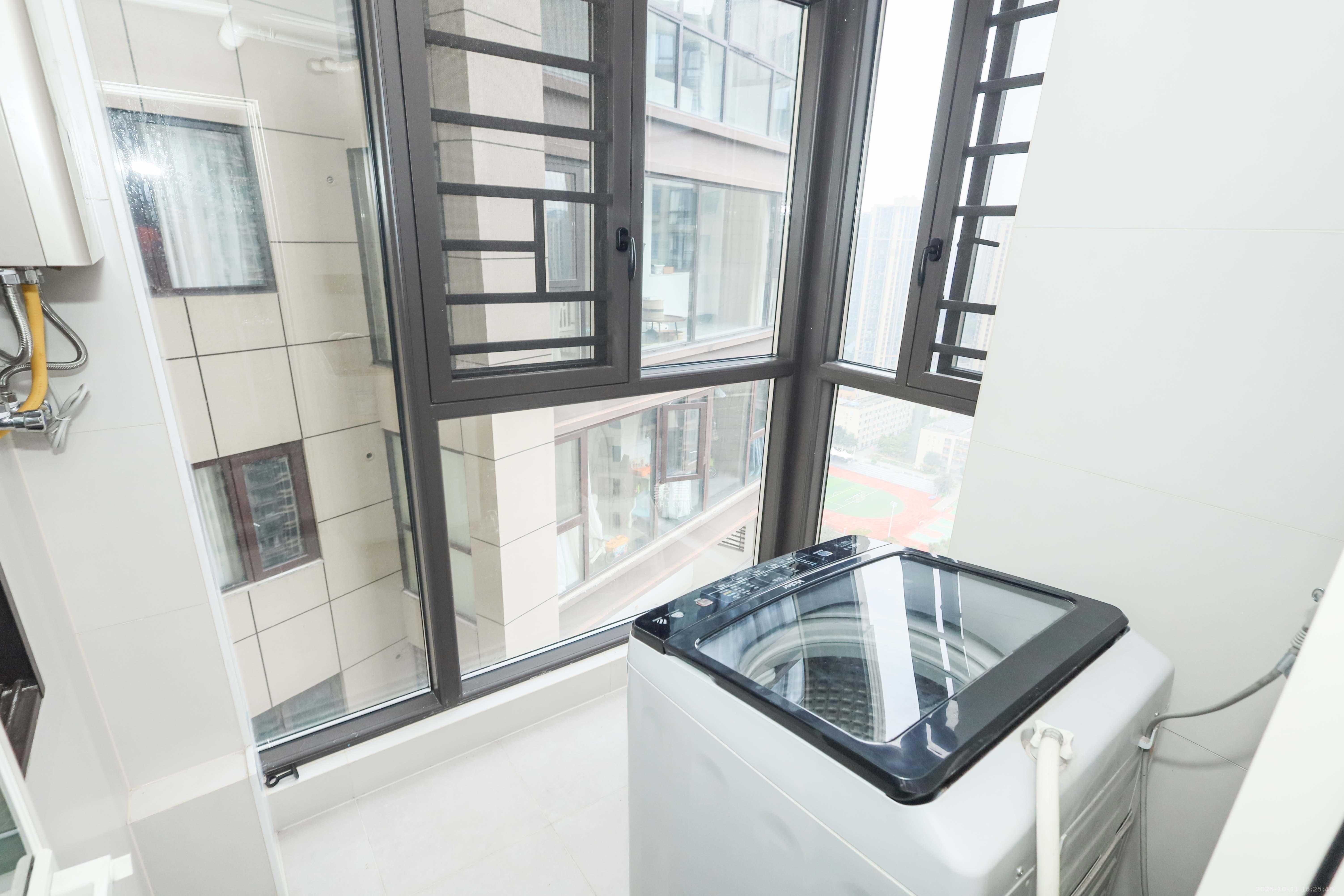 中国铁建梅溪青秀三期  4室2厅2卫    169.0万阳台