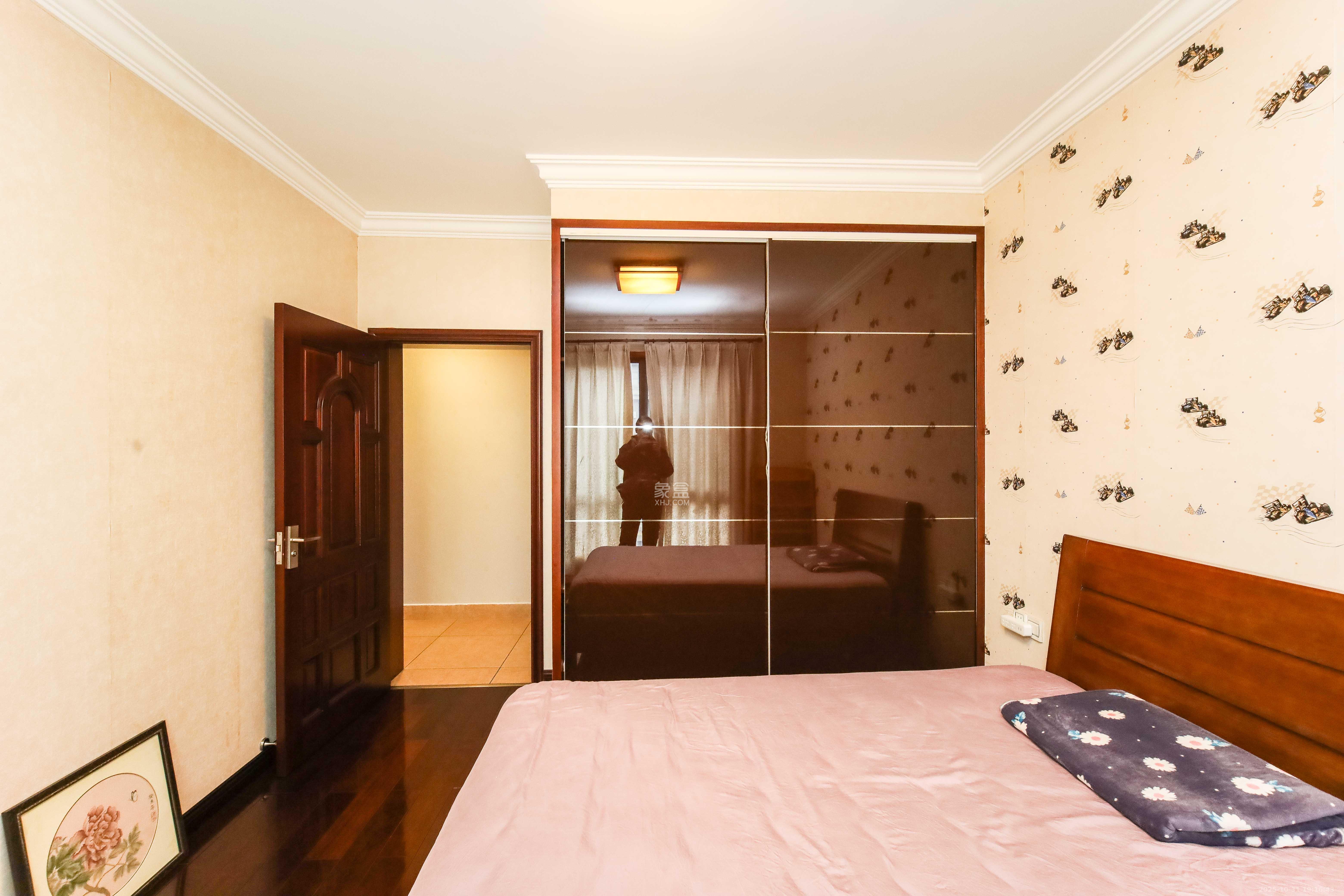 星城世家  4室2厅2卫    223.0万 星城世家  4室2厅2卫    223.0万卧室