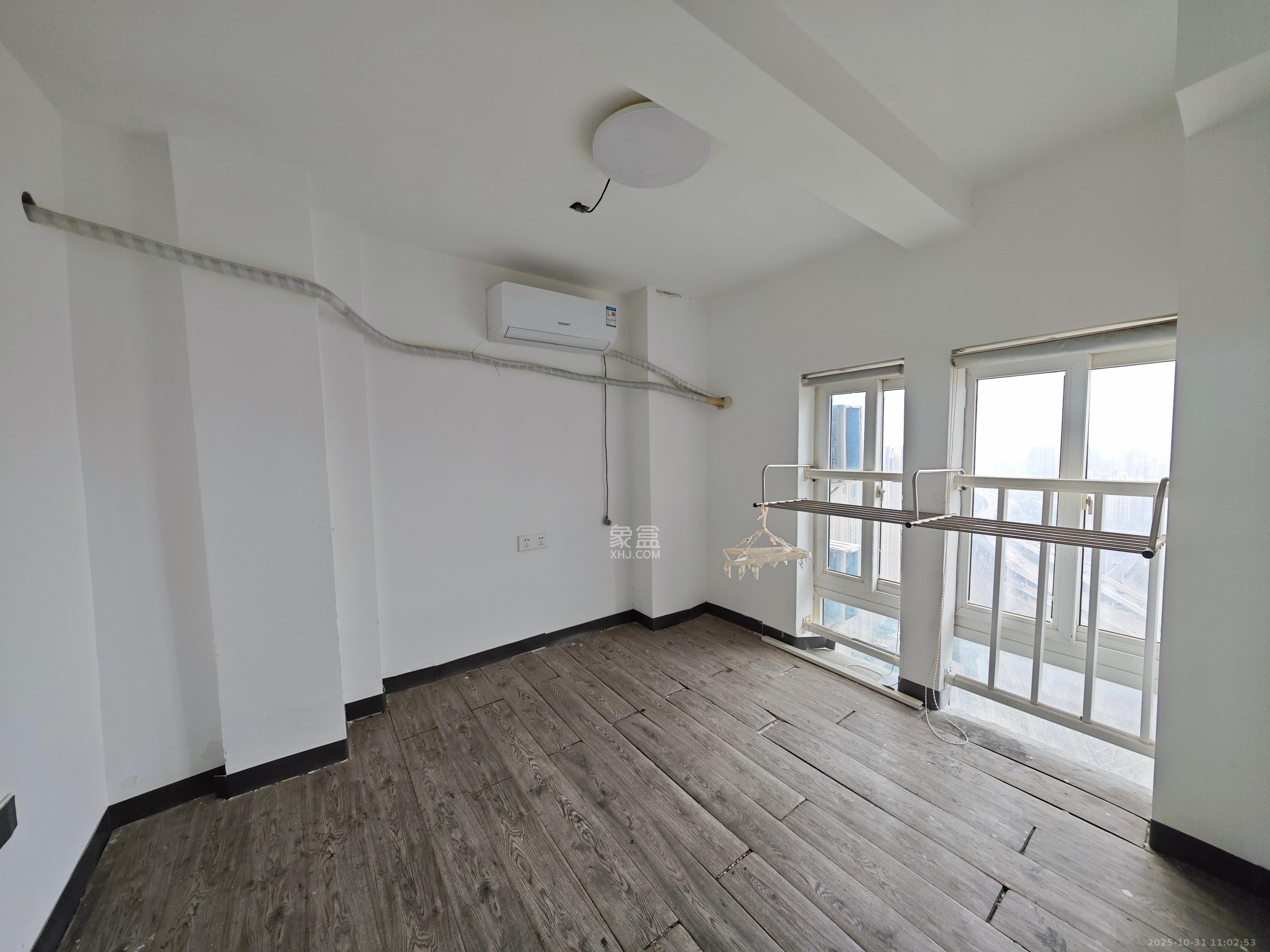 他城（天鸿时代公寓）  4室2厅2卫    2000.0元/月室内图