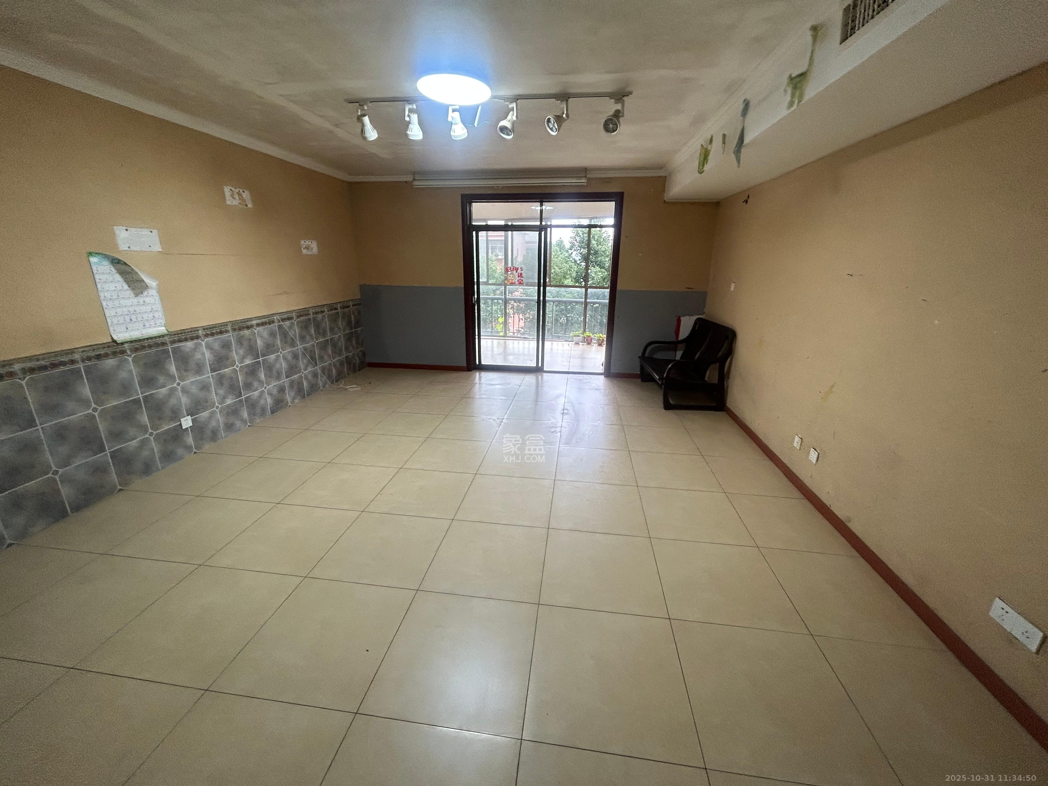 金色比华利 4室2厅2卫 2500.0元/月 金色比华利 4室2厅2卫 2500.0元/月室内图