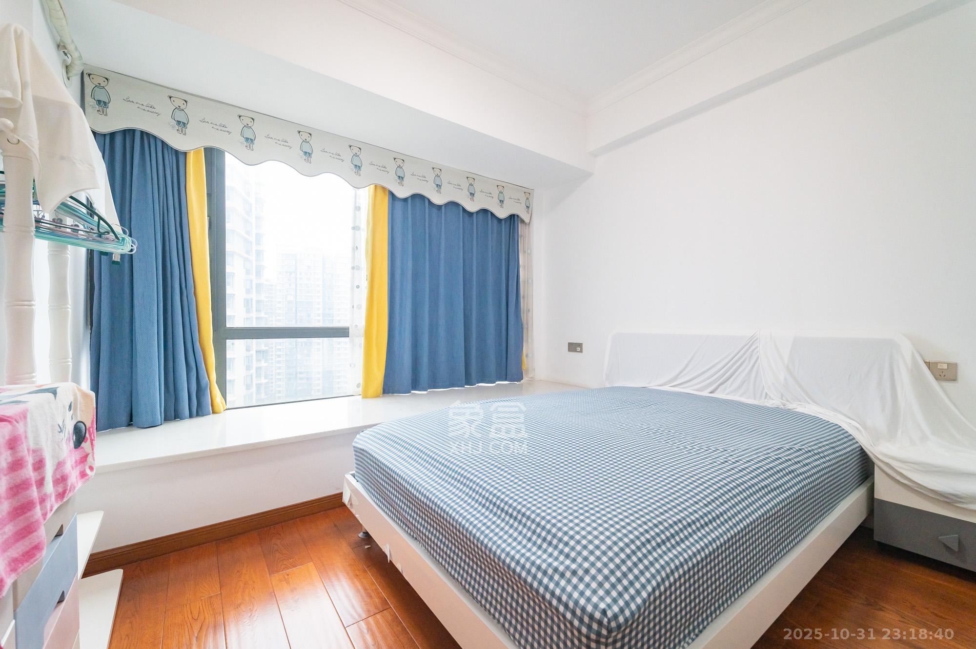 恒基凯旋门一二期  4室2厅2卫    158.8万卧室