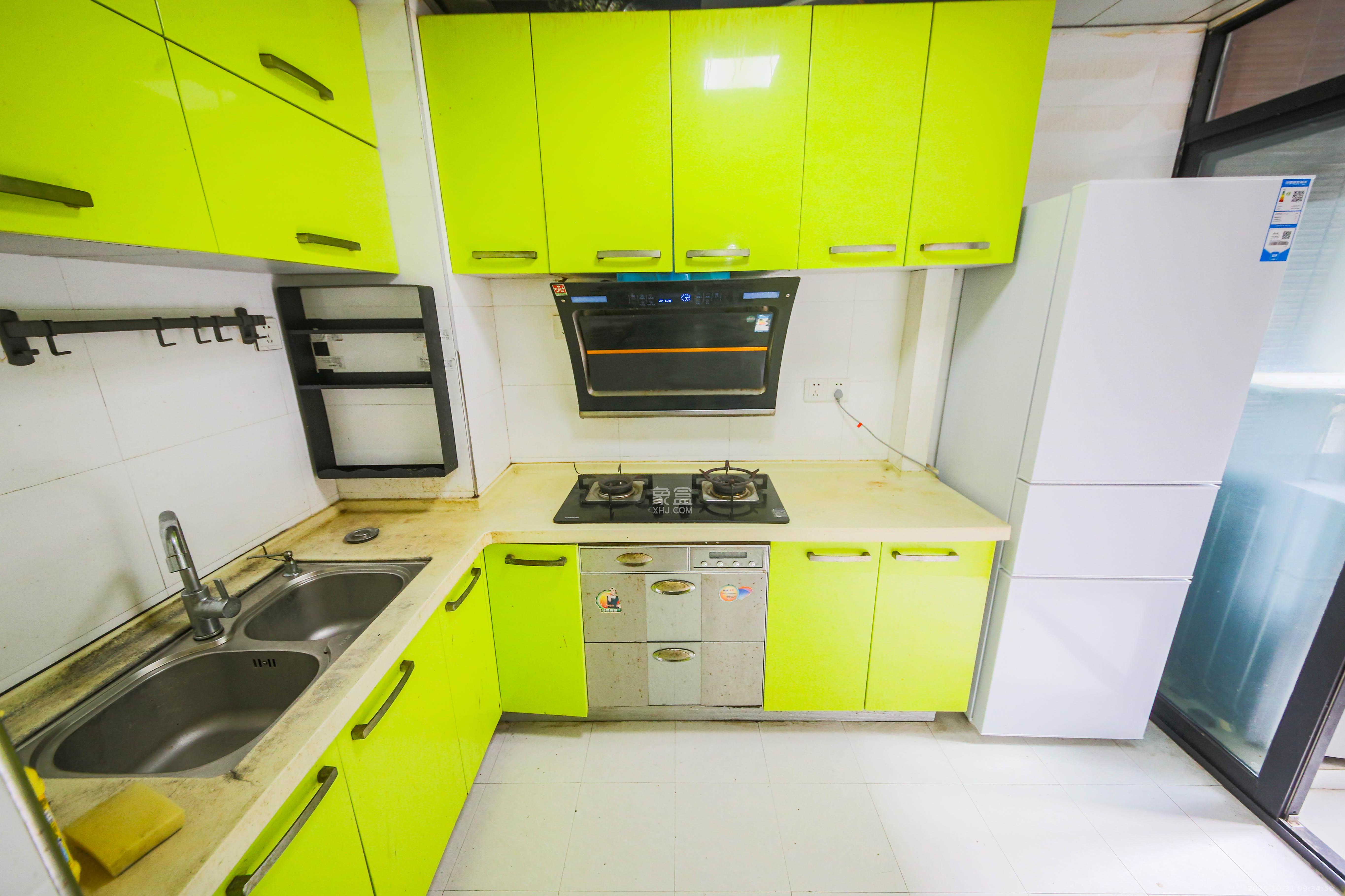 鑫远湘府华城  2室2厅1卫    2600.0元/月 鑫远湘府华城  2室2厅1卫    2600.0元/月室内图