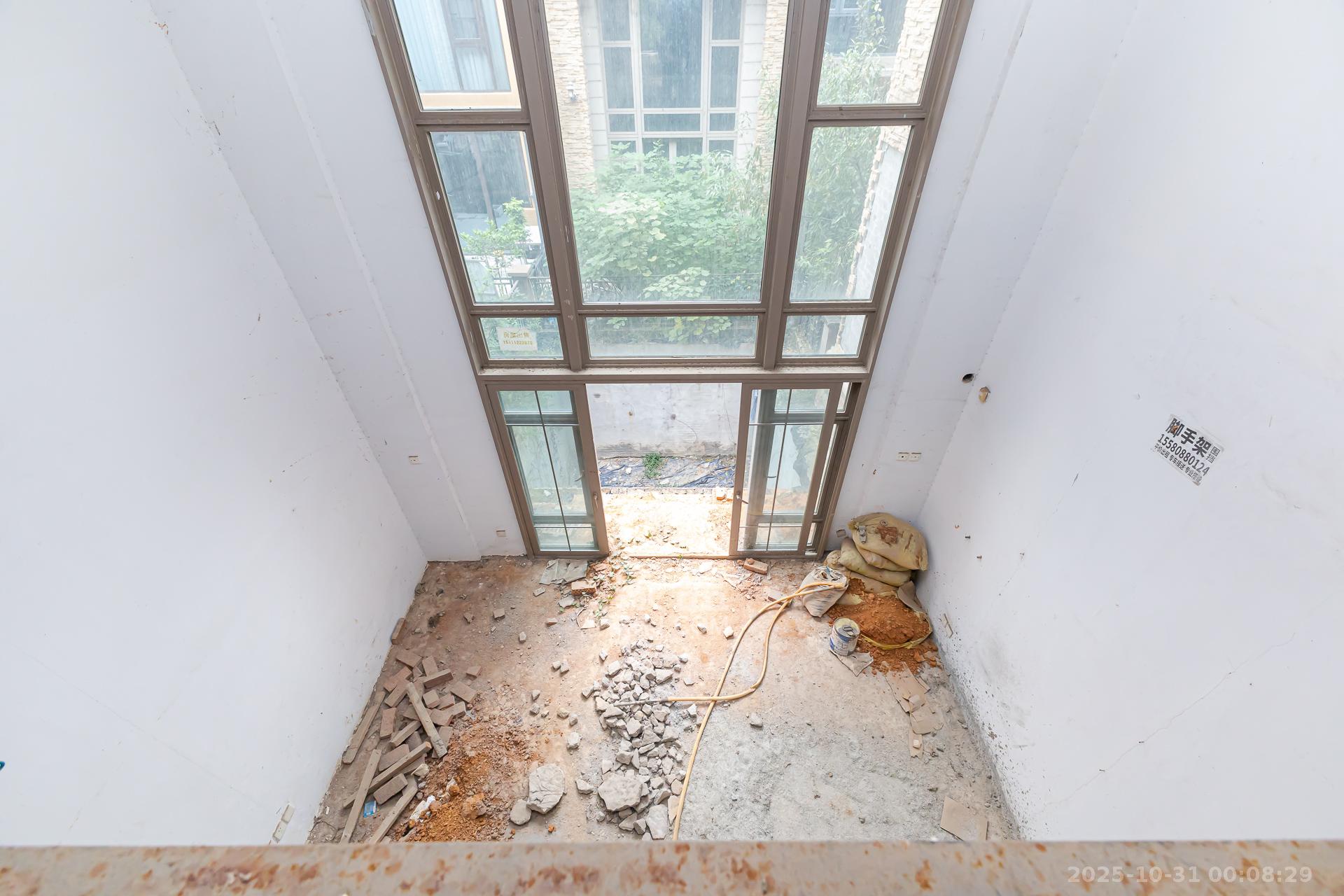 盈峰翠邸 4室3厅1卫 168.0万 盈峰翠邸 4室3厅1卫 168.0万客厅