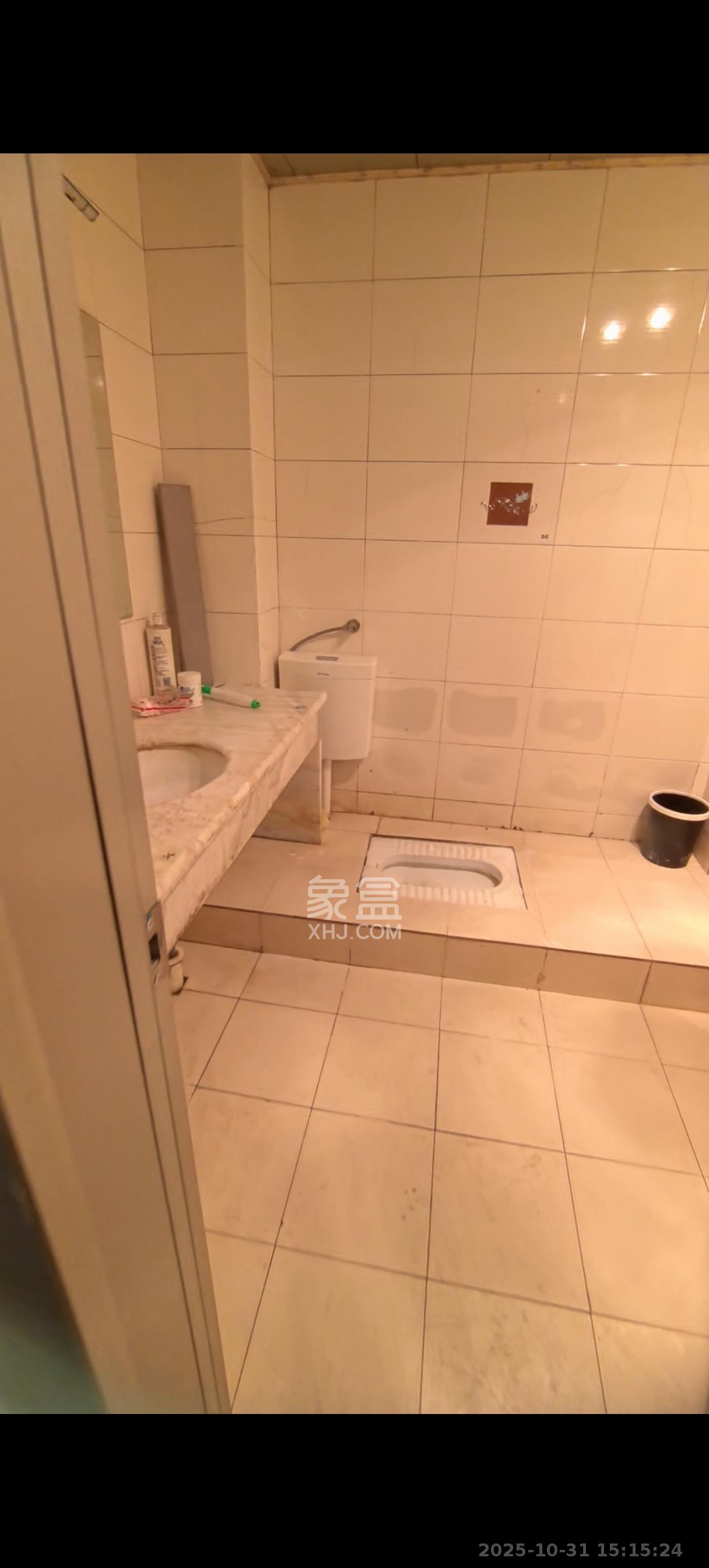 绕城家园 3室1厅1卫 2000.0元/月 绕城家园 3室1厅1卫 2000.0元/月室内图