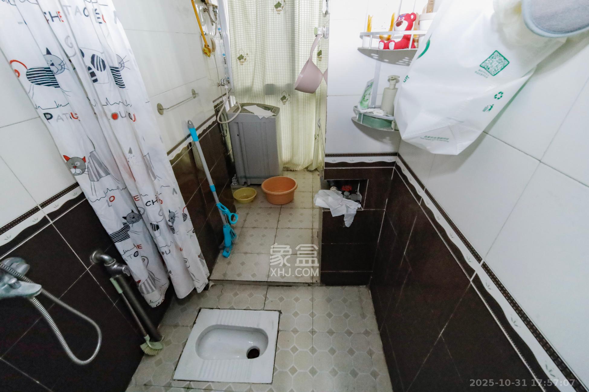 金信阳光在线  1室1厅1卫    25.0万卫生间