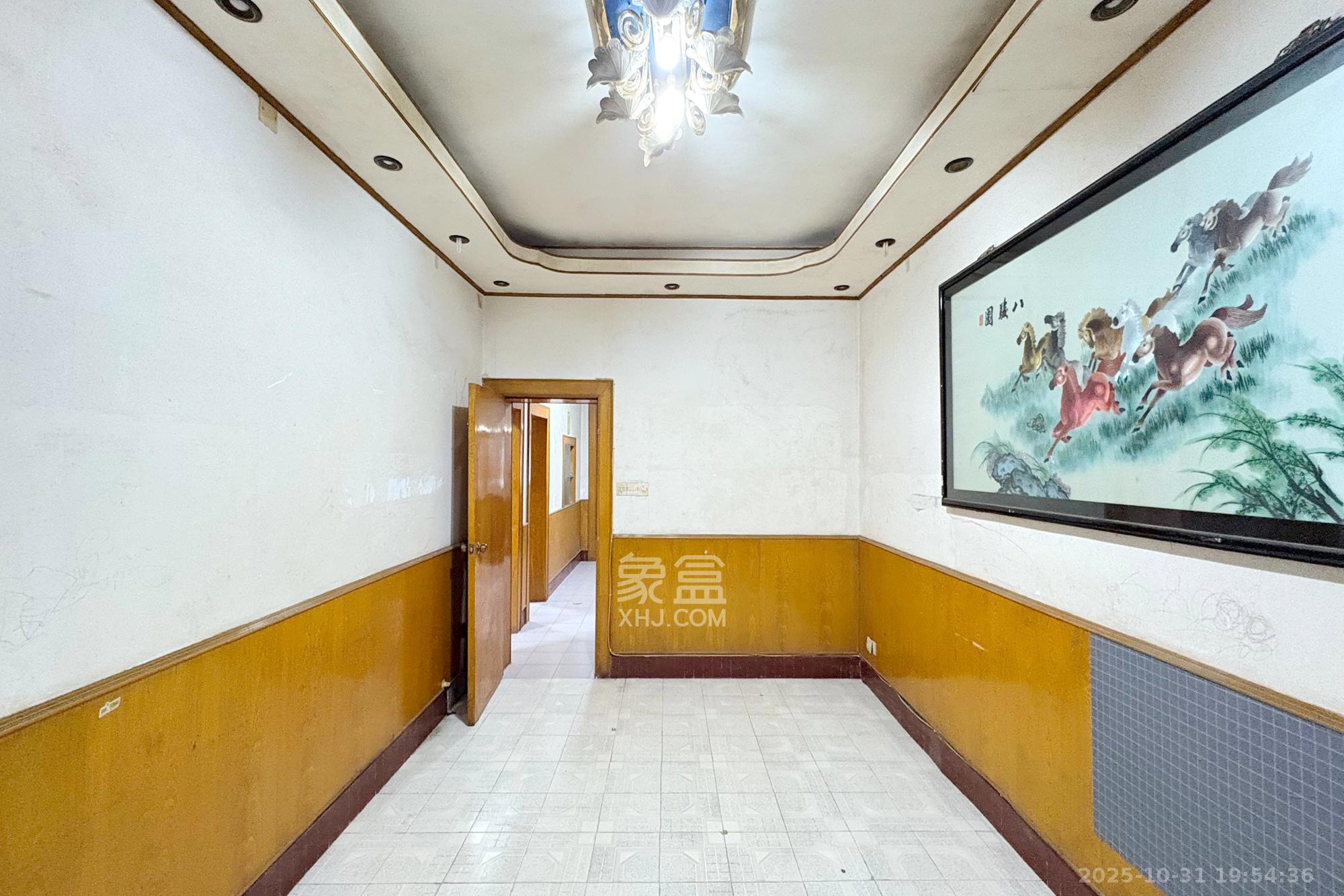 燕山街社区  3室1厅1卫    50.0万客厅