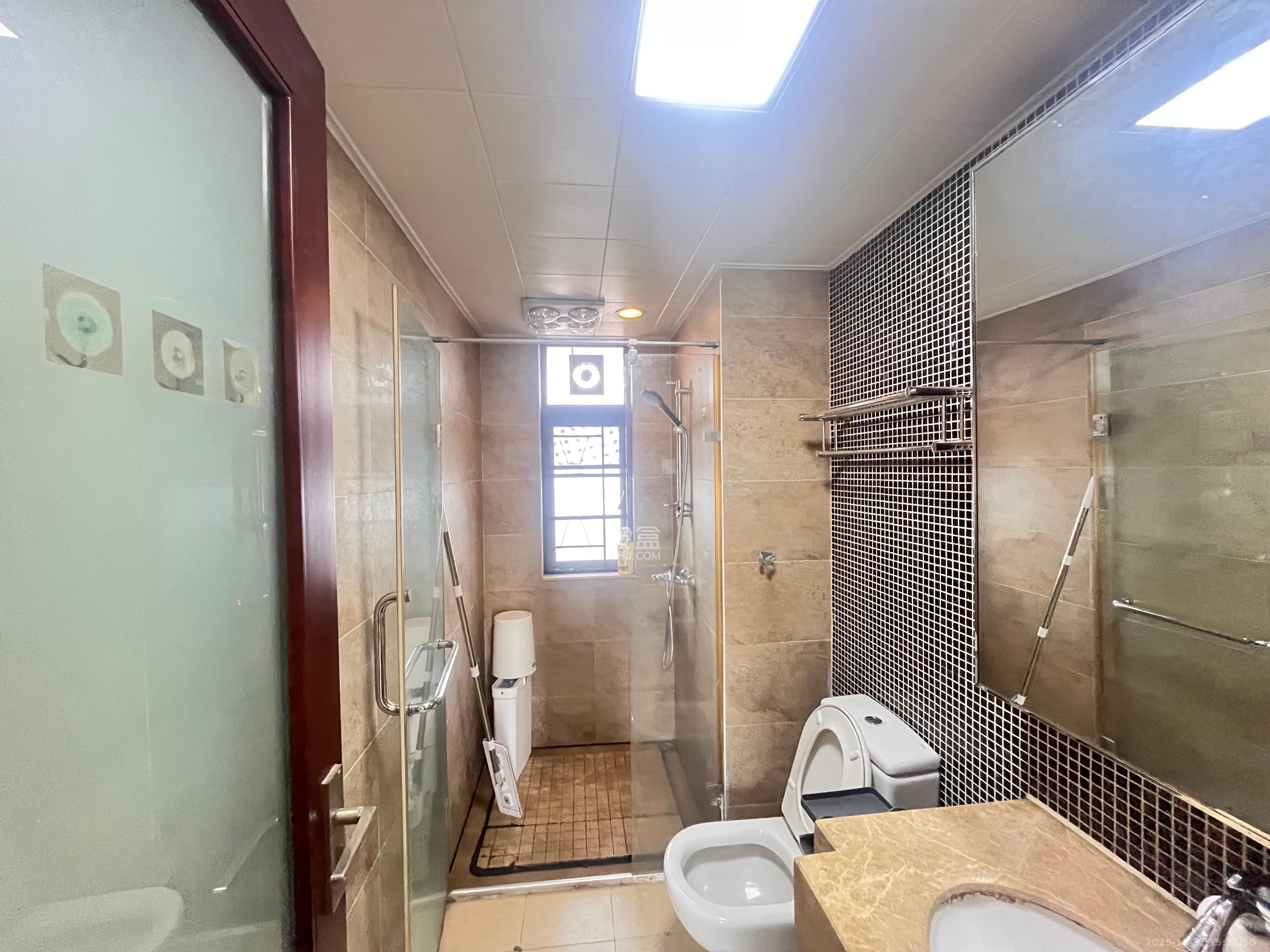 珠江花城三期锦鲤  3室2厅2卫    2600.0元/月 珠江花城三期锦鲤  3室2厅2卫    2600.0元/月