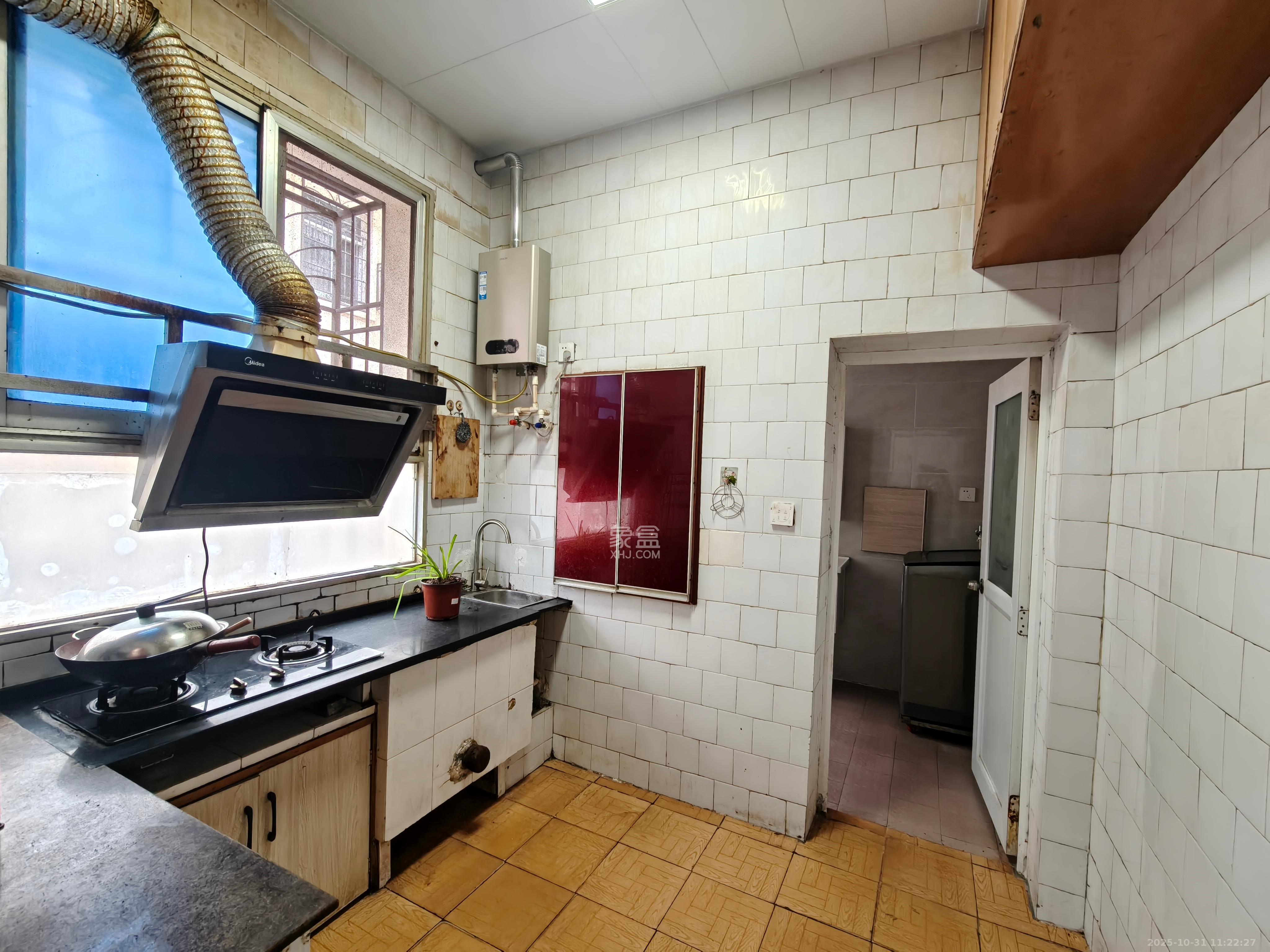 星沙四区  3室2厅1卫    1800.0元/月 星沙四区  3室2厅1卫    1800.0元/月室内图