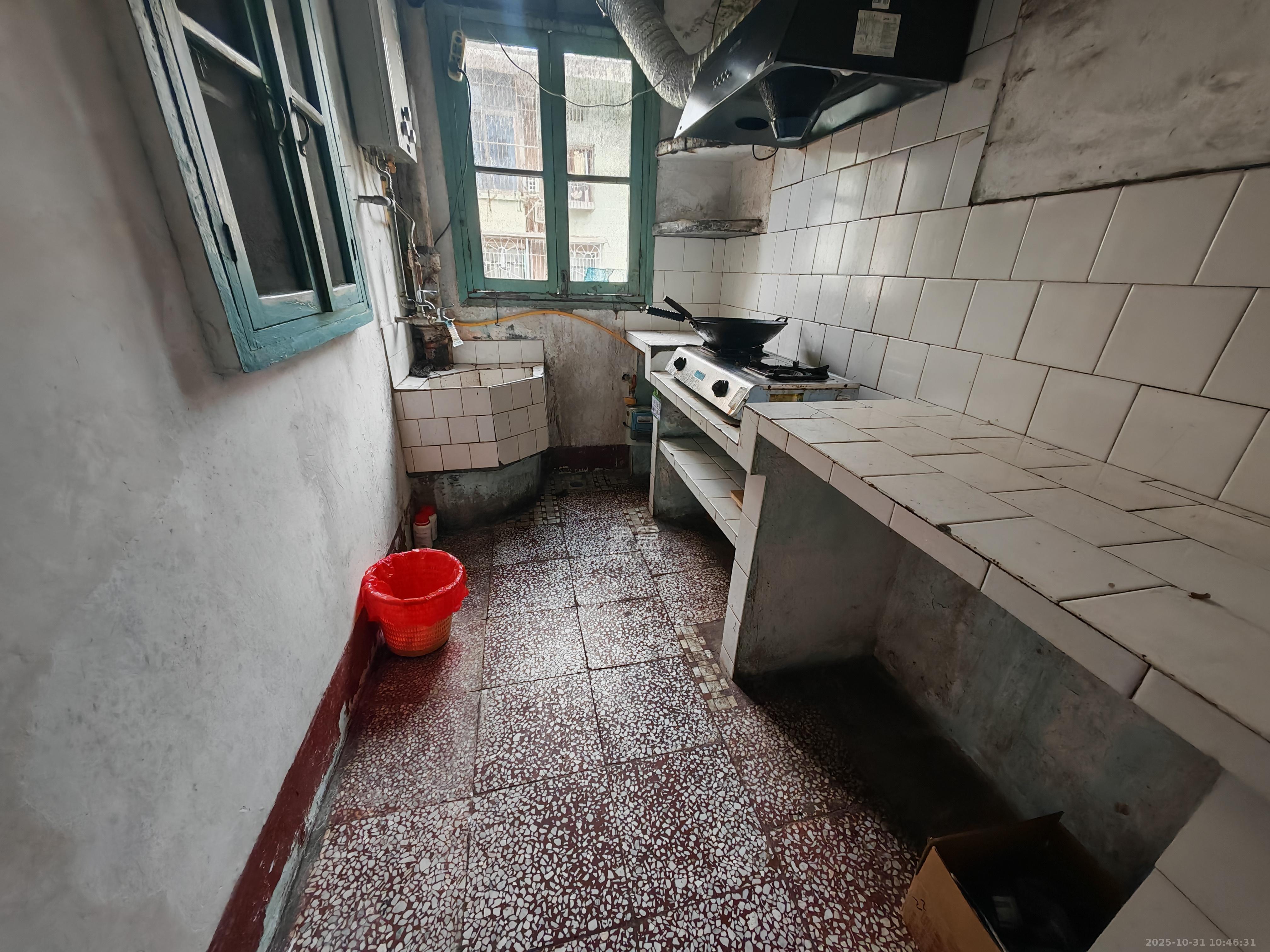 燕兴宿舍  1室1厅1卫    1300.0元/月室内图