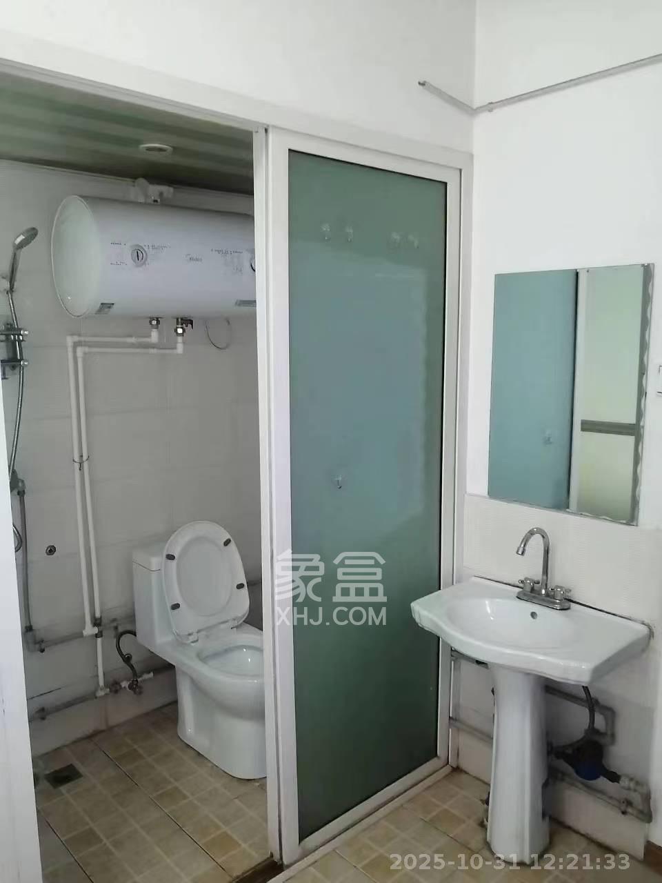 兴联创新小区  1室1厅1卫    900.0元/月 兴联创新小区  1室1厅1卫    900.0元/月室内图1