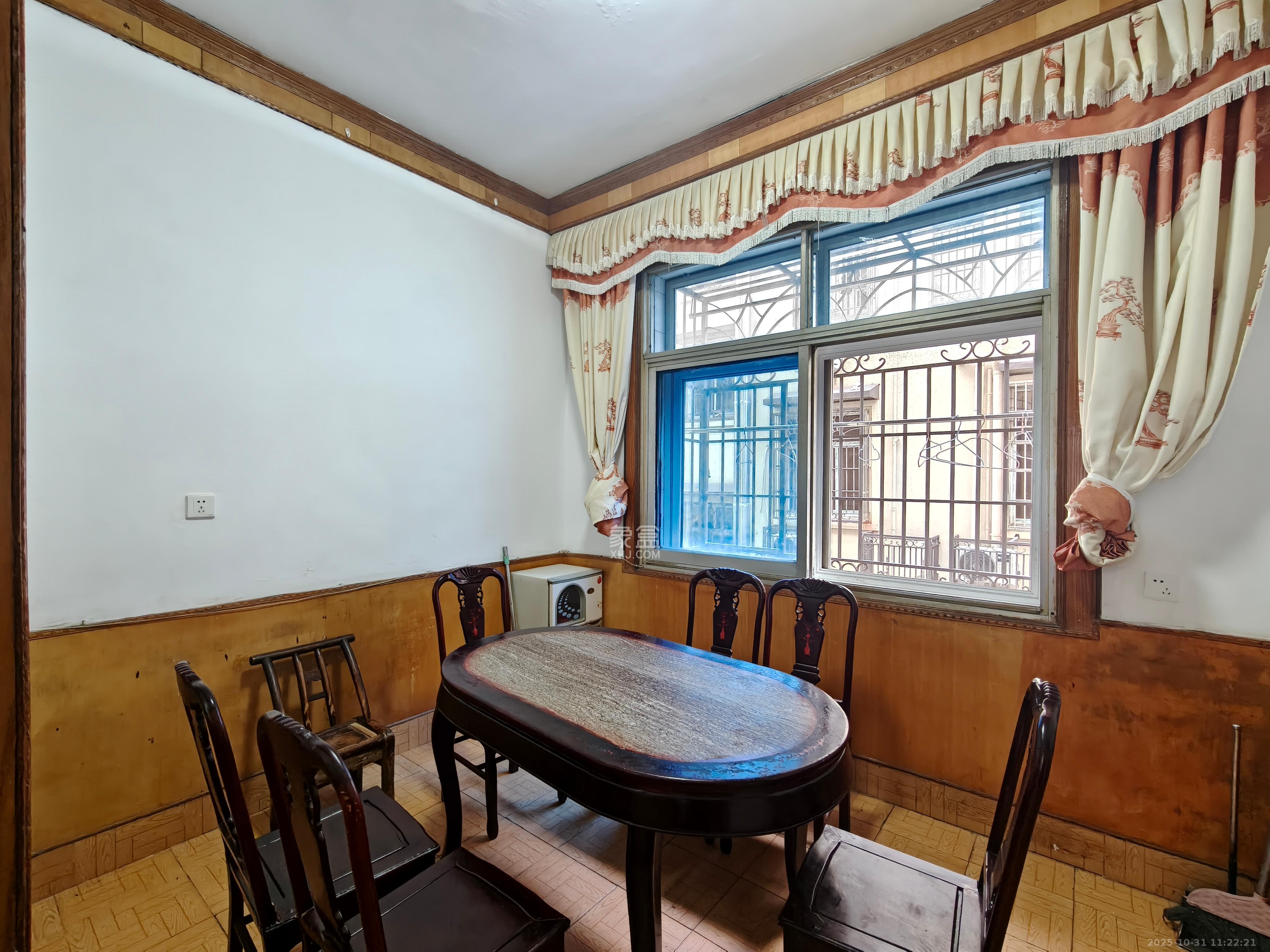 星沙四区  3室2厅1卫    1800.0元/月室内图