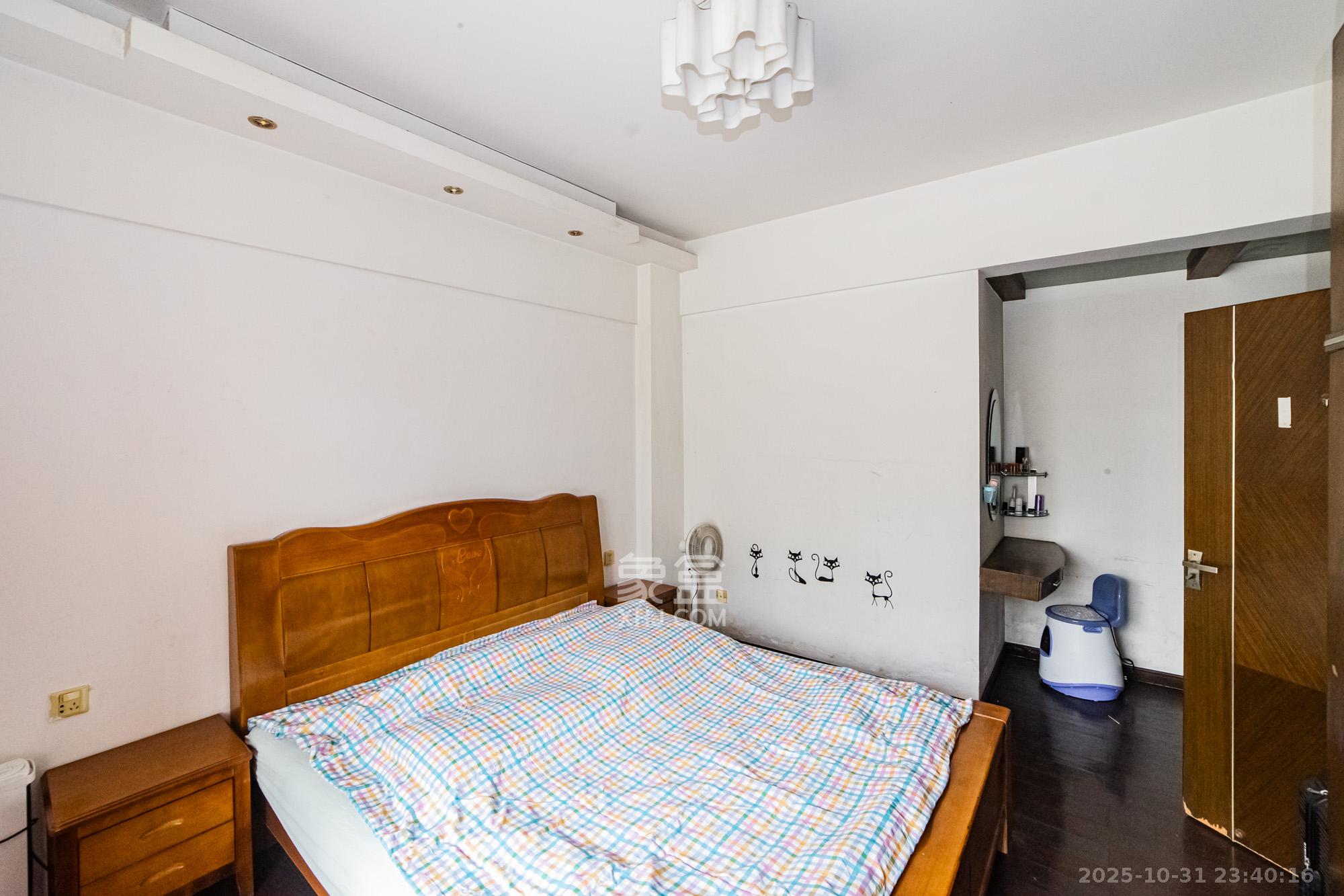 玲珑阁(陈家湖社区) 3室2厅2卫 72.0万 玲珑阁(陈家湖社区) 3室2厅2卫 72.0万卧室