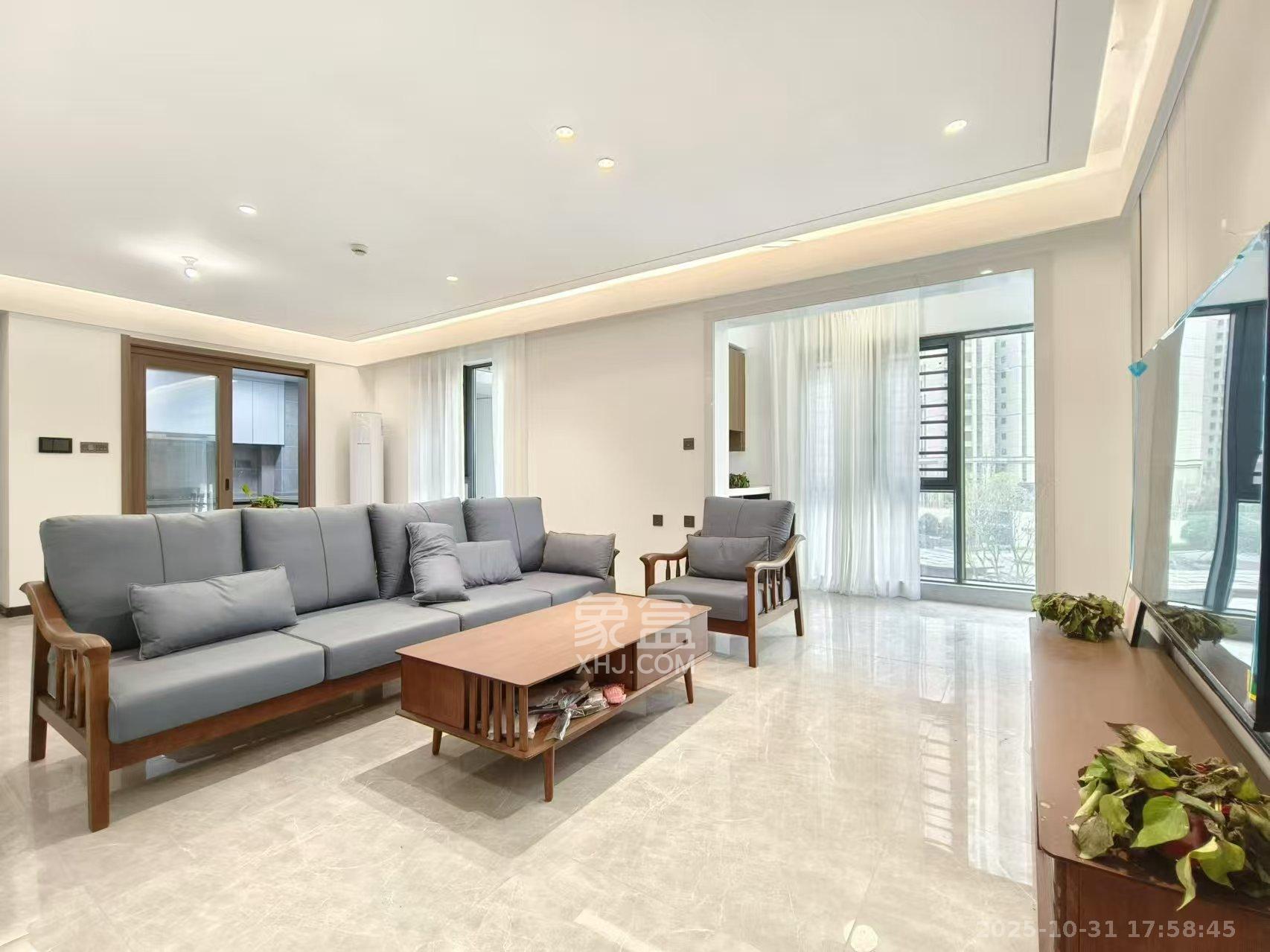 卓越中寰  4室2厅2卫    4800.0元/月