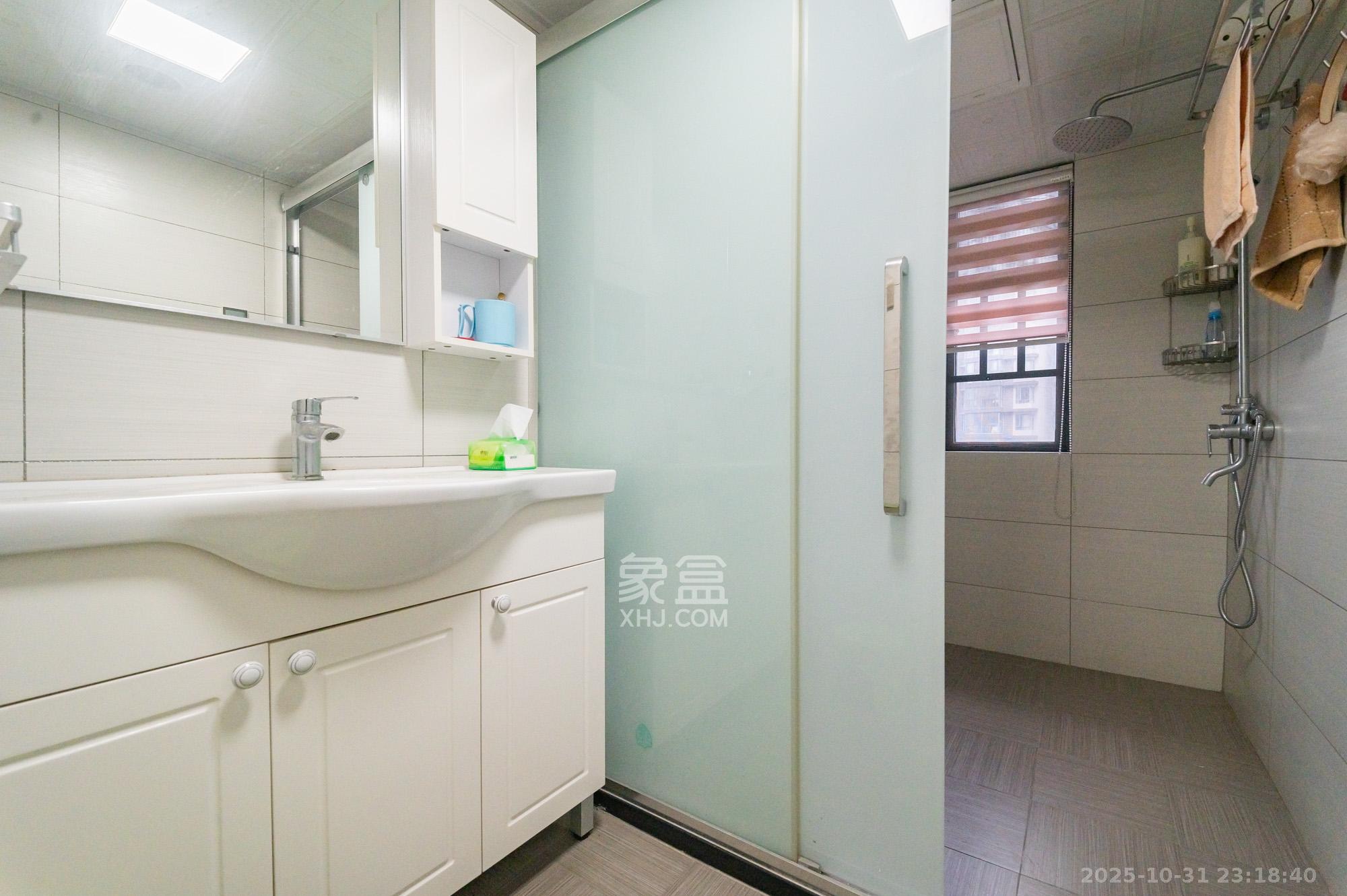 恒基凯旋门一二期  4室2厅2卫    158.8万卫生间